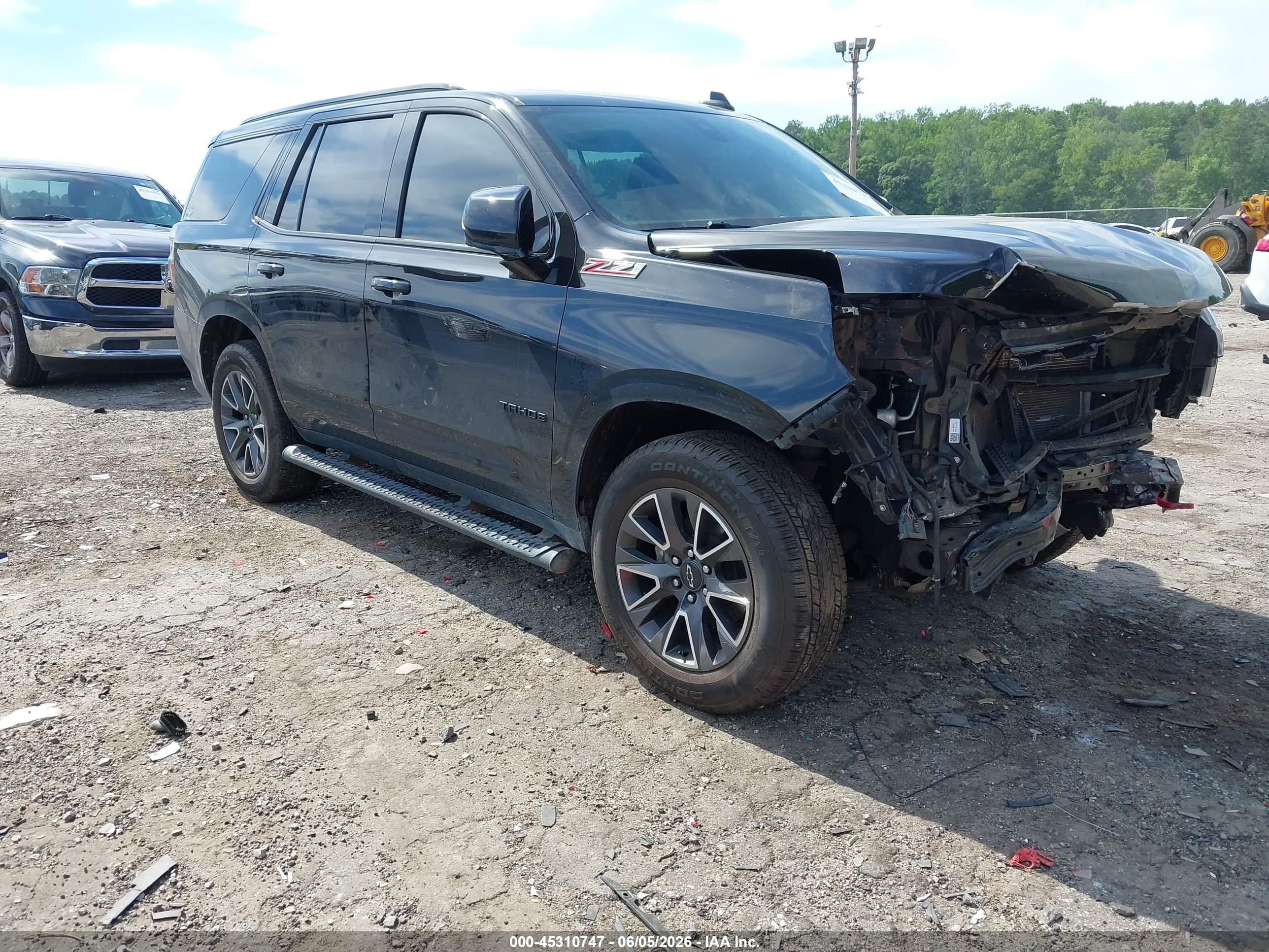 2021 Chevrolet Tahoe Z71, VIN 1GNSKPKDXMR299355 — Front end