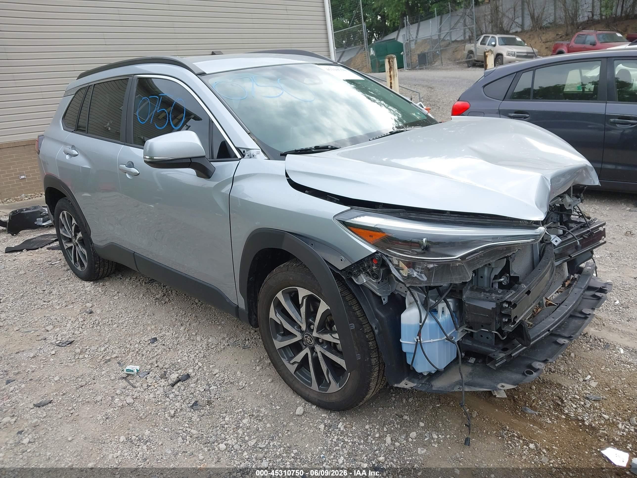 2023 Toyota Corolla Cross XLE, VIN 7MUEAAAG6PV062004 — Front end