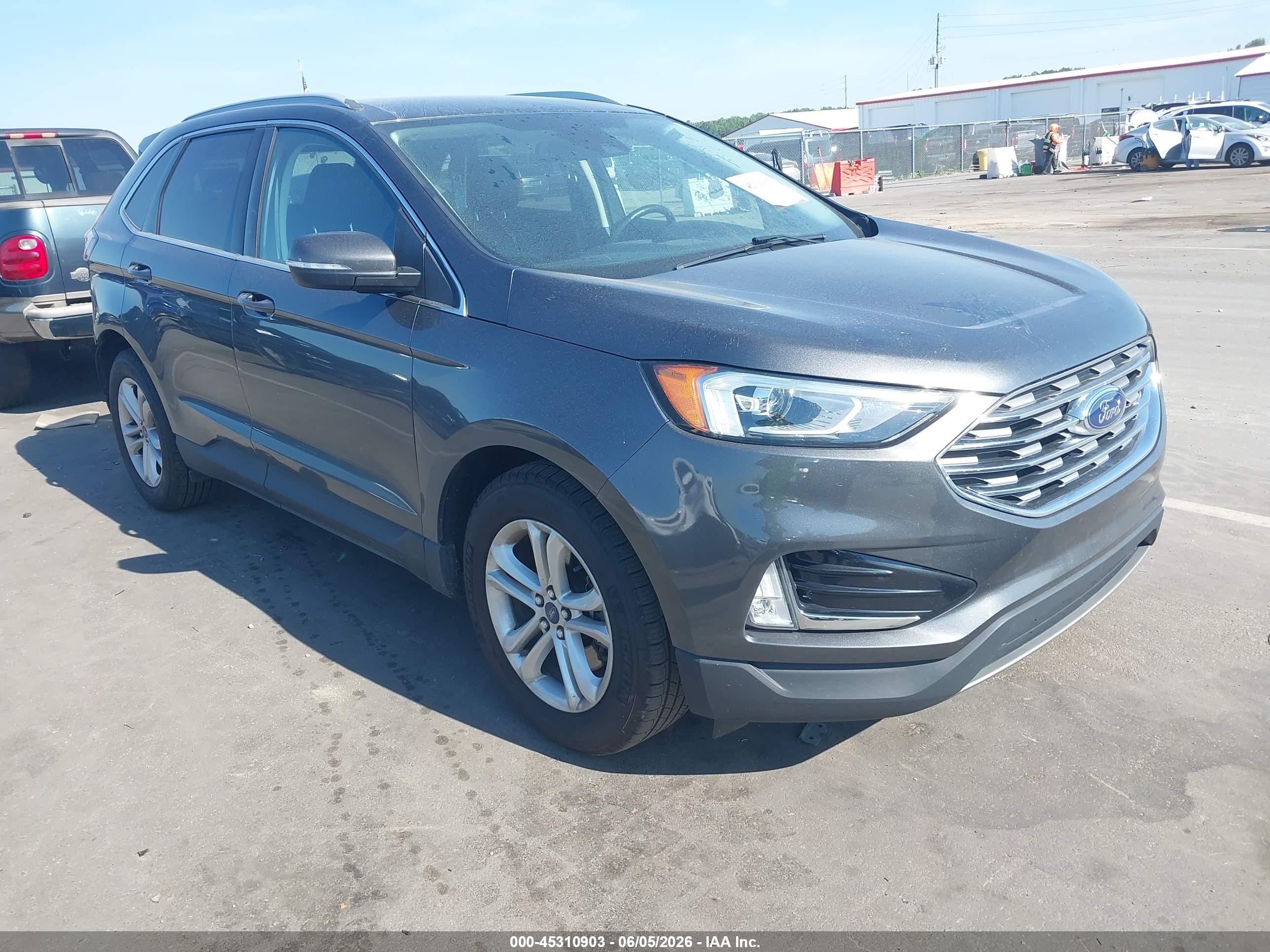 2020 Ford Edge SEL, VIN 2FMPK4J98LBB18437 — Зад