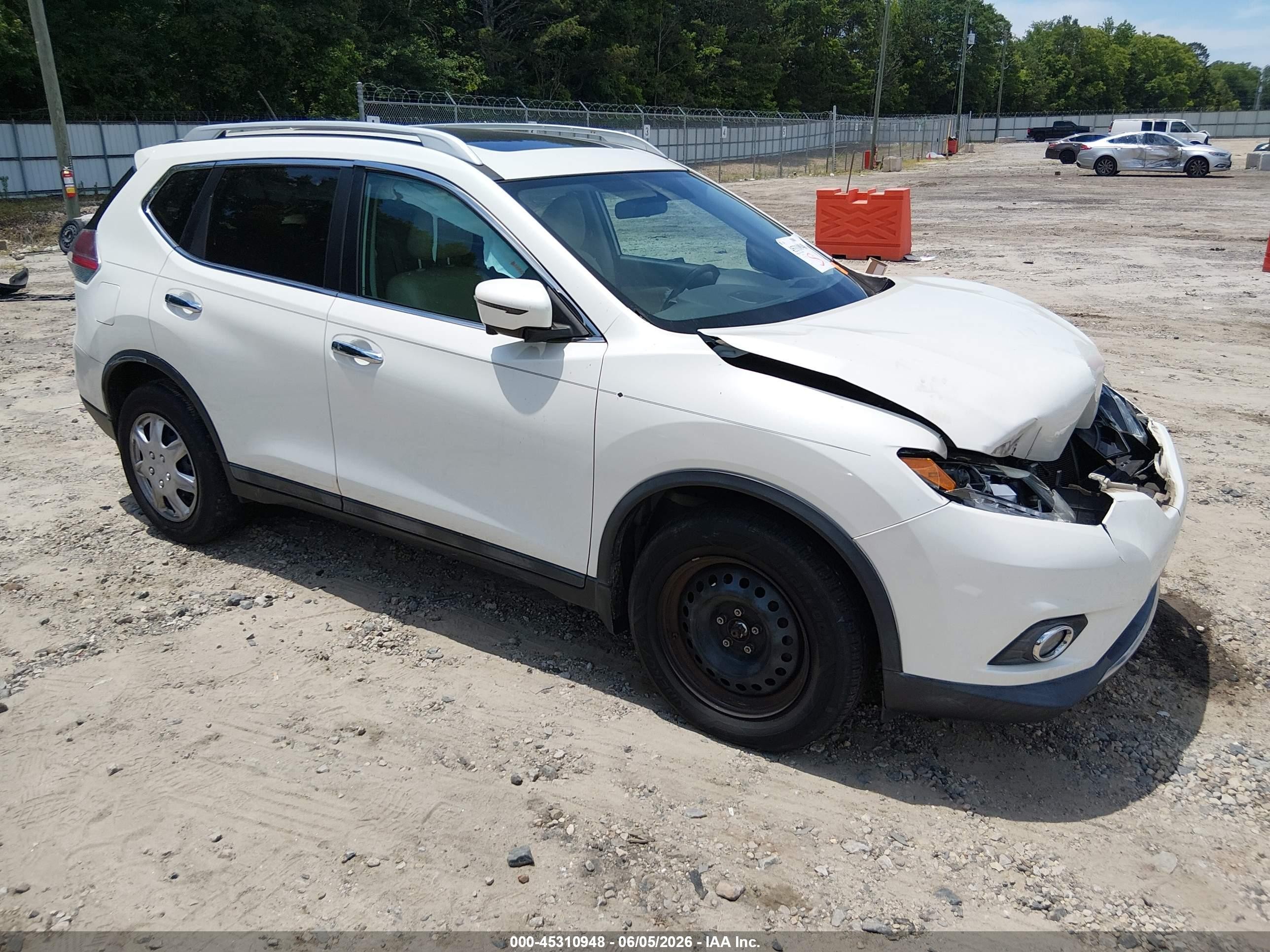 2016 Nissan Rogue S, VIN 5N1AT2MTXGC759643 — Front end