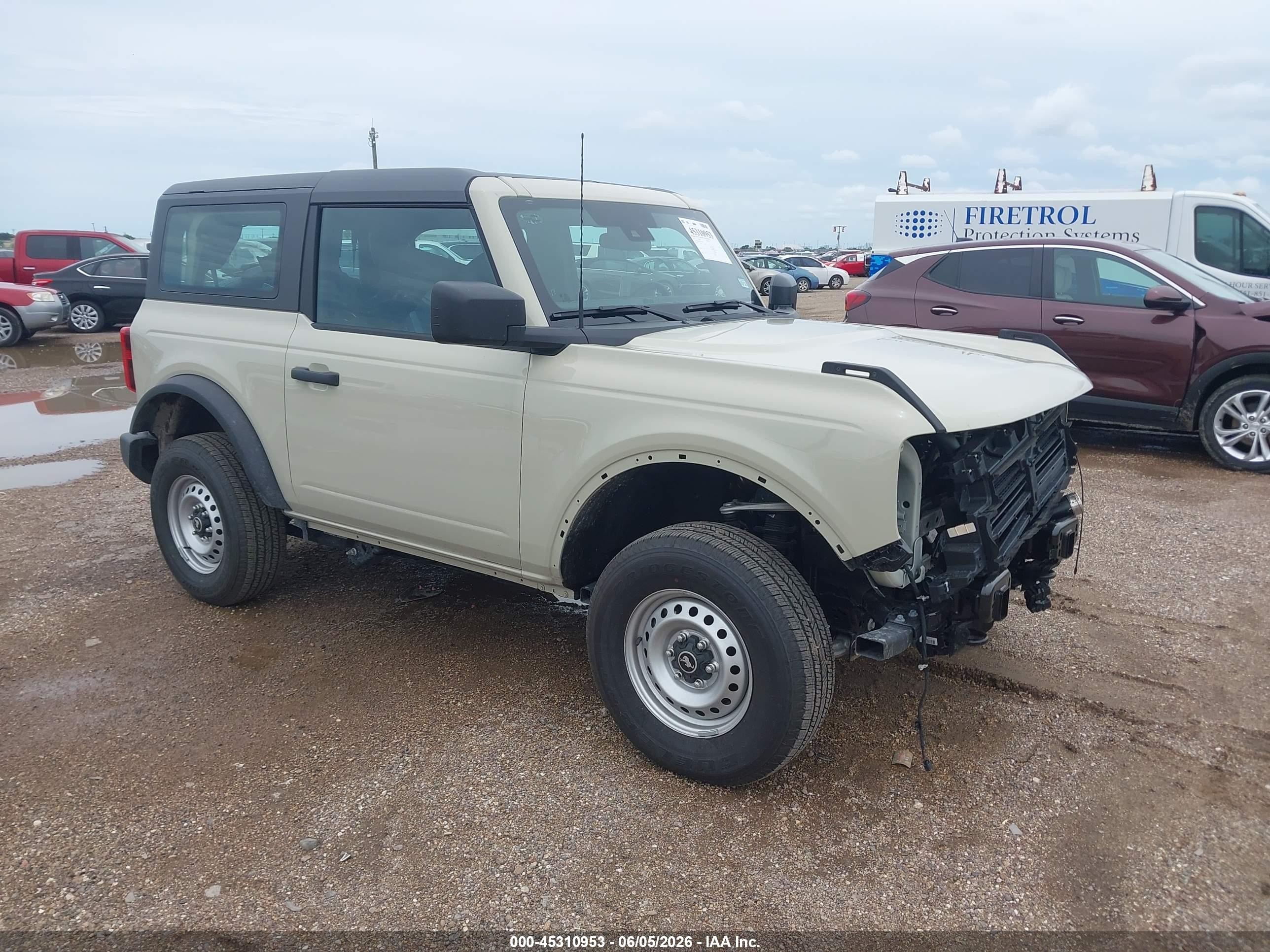 2025 Ford Bronco, VIN 1FMDE6AH5SLB67073 — Front end