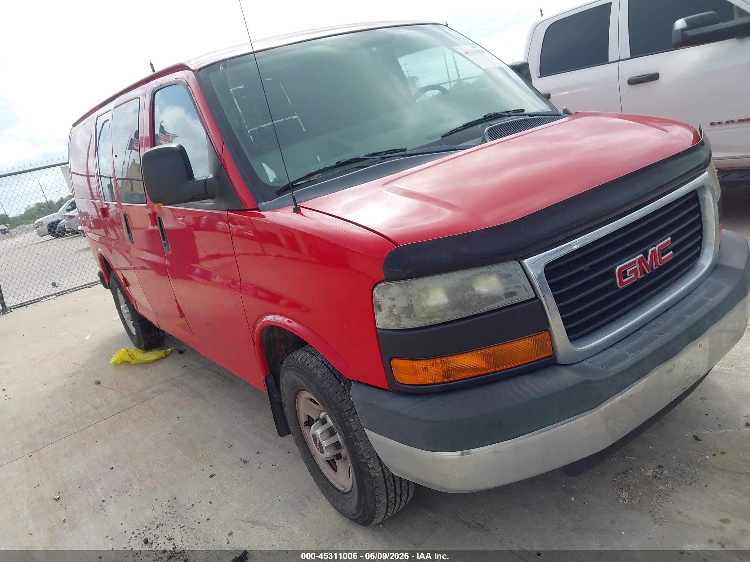 2010 GMC Savana, VIN 1GT2GTBG2A1181422 — Normal wear