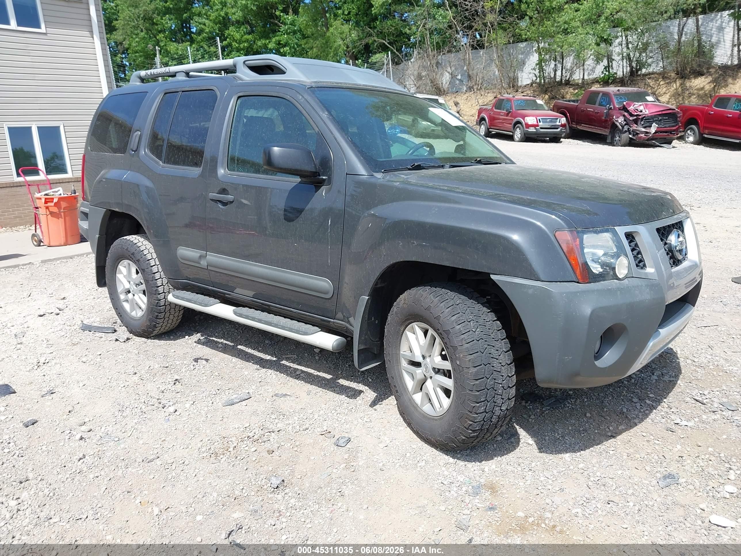 2015 Nissan Xterra S, VIN 5N1AN0NW0FN660338 — Front end