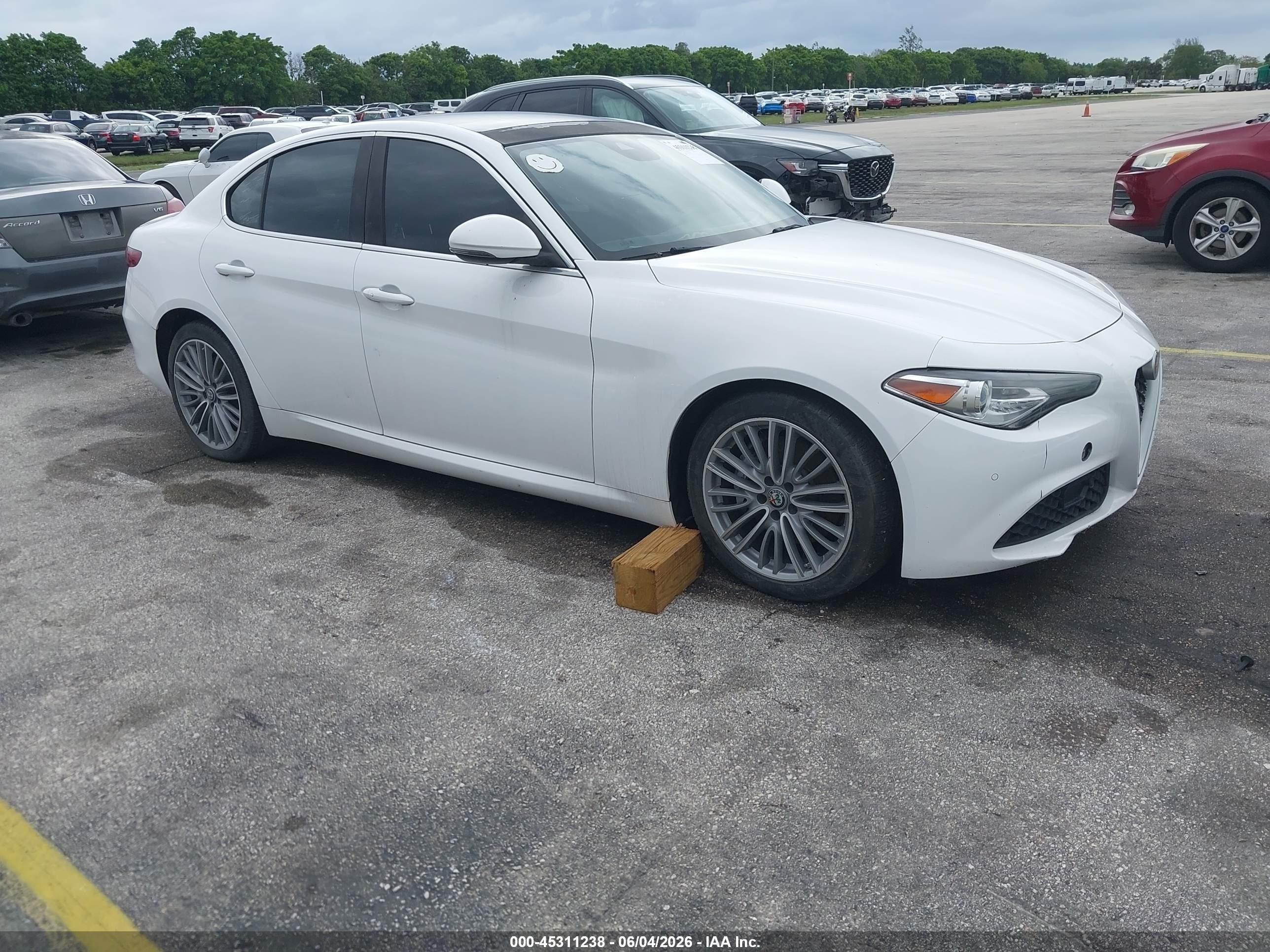 2017 Alfa Romeo Giulia Ti, VIN ZARFAECN9H7536501 — Normal wear