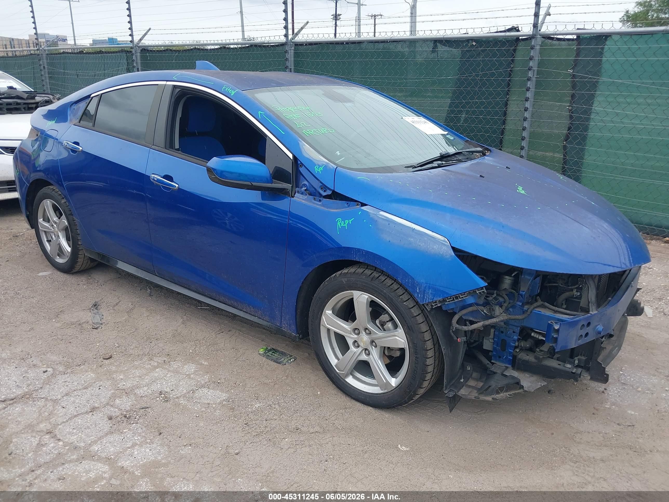 2017 Chevrolet Volt LT, VIN 1G1RA6S54HU166180 — Front end
