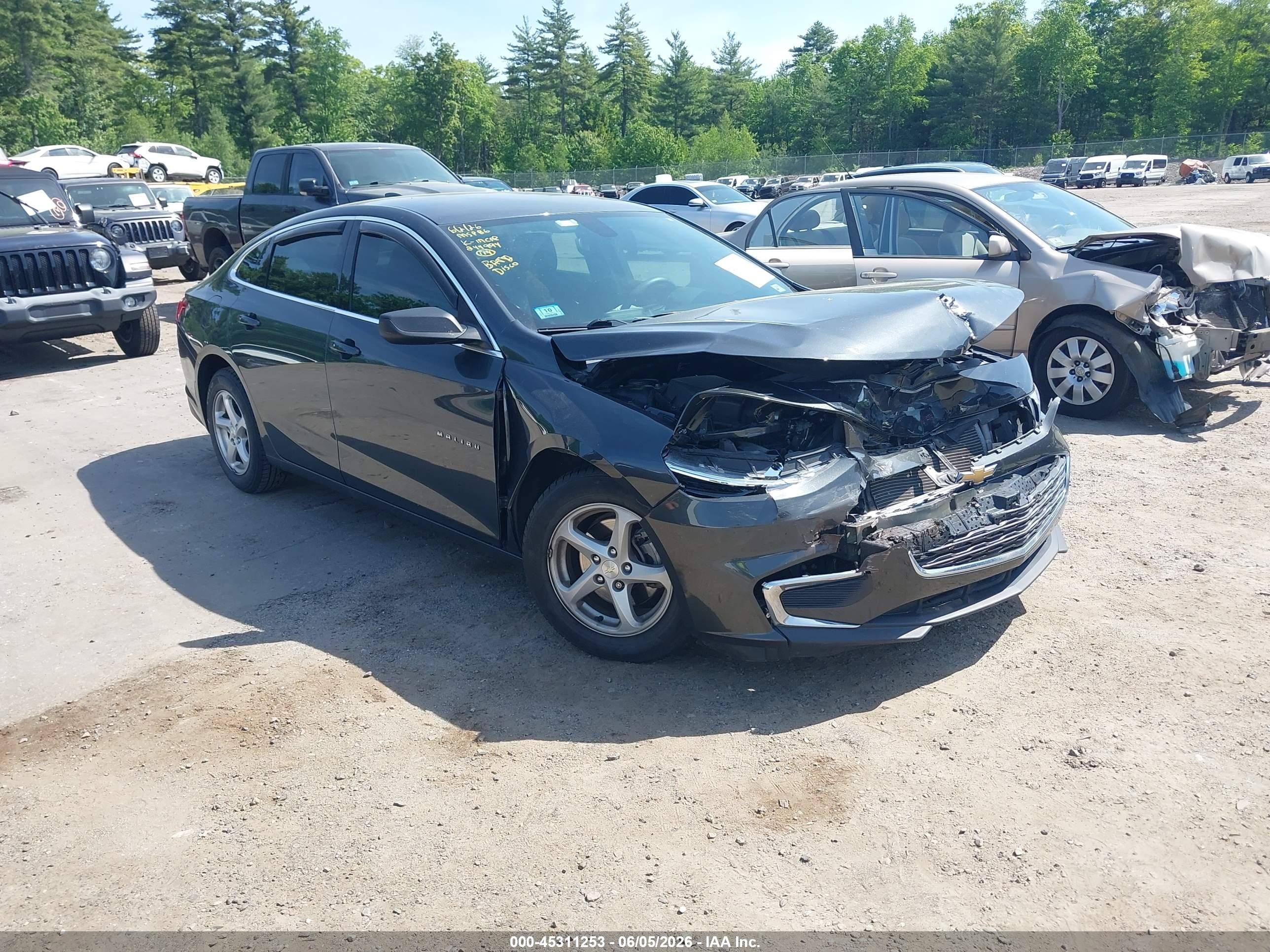 2017 Chevrolet Malibu LS, VIN 1G1ZB5ST7HF288414 — Перед