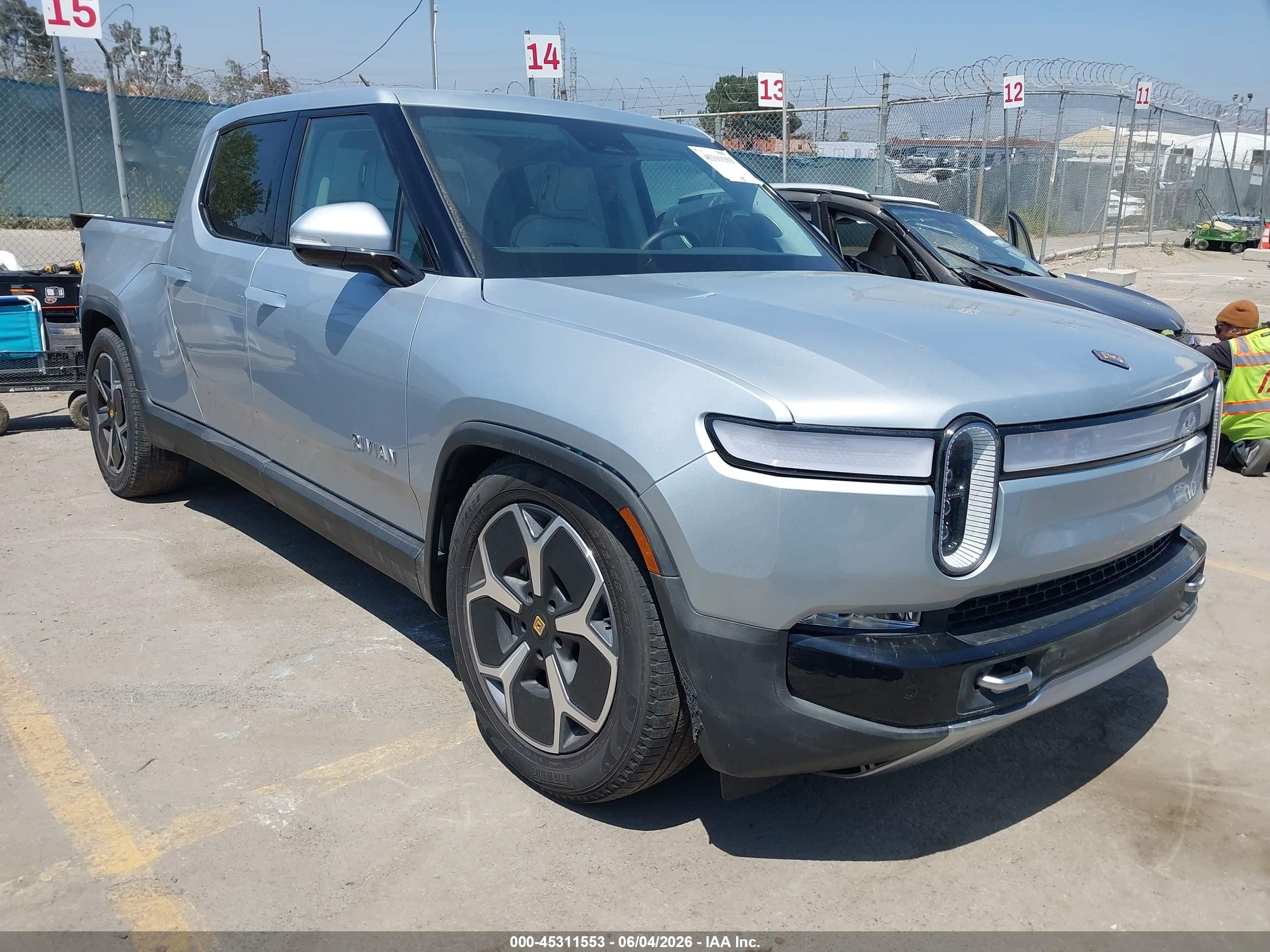 2024 Rivian R1T Adventure, VIN 7FCTGBAA7RN030439 — Front end