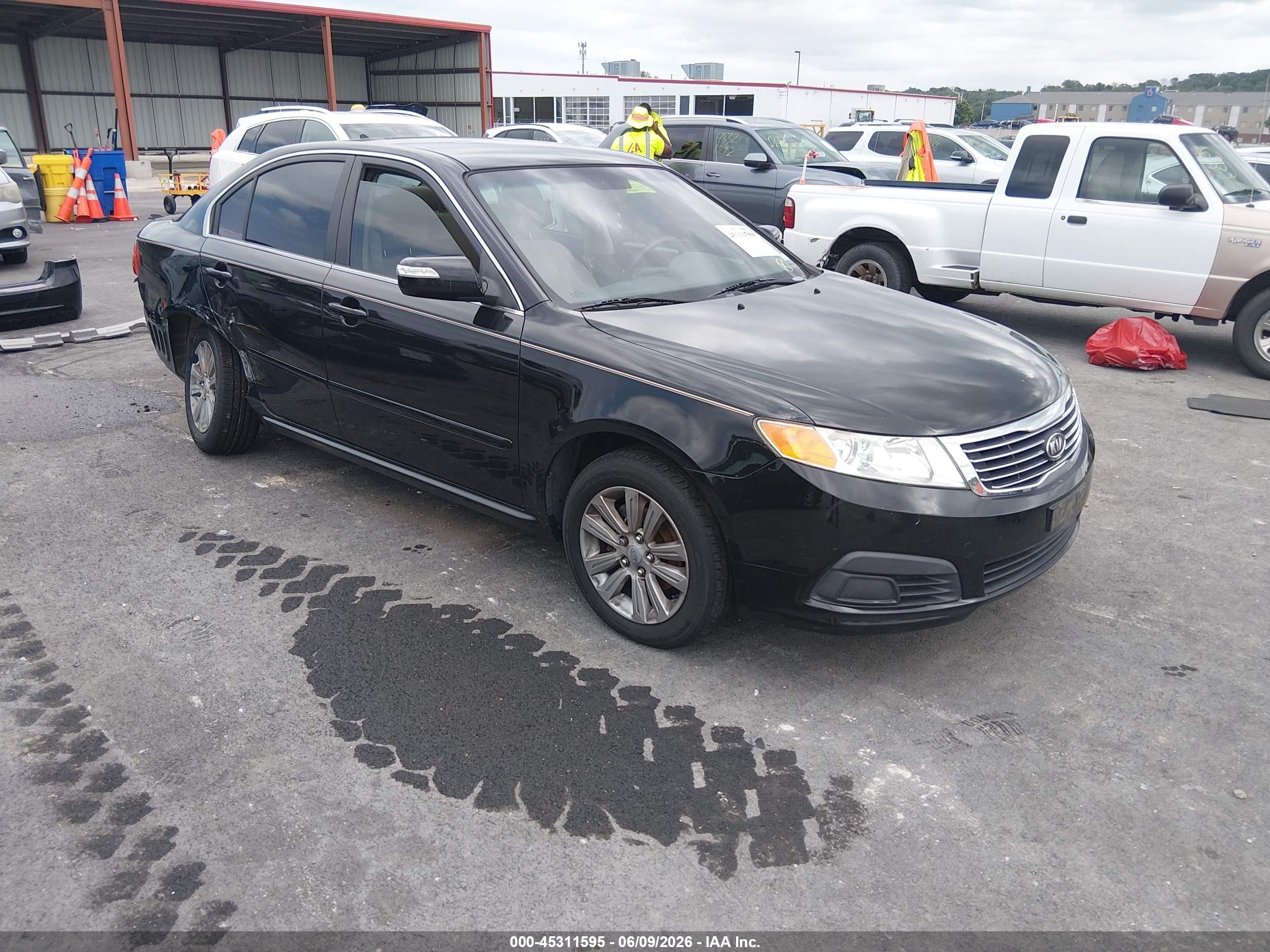 2010 Kia Optima LX, VIN KNAGG4A85A5414642 — Зад