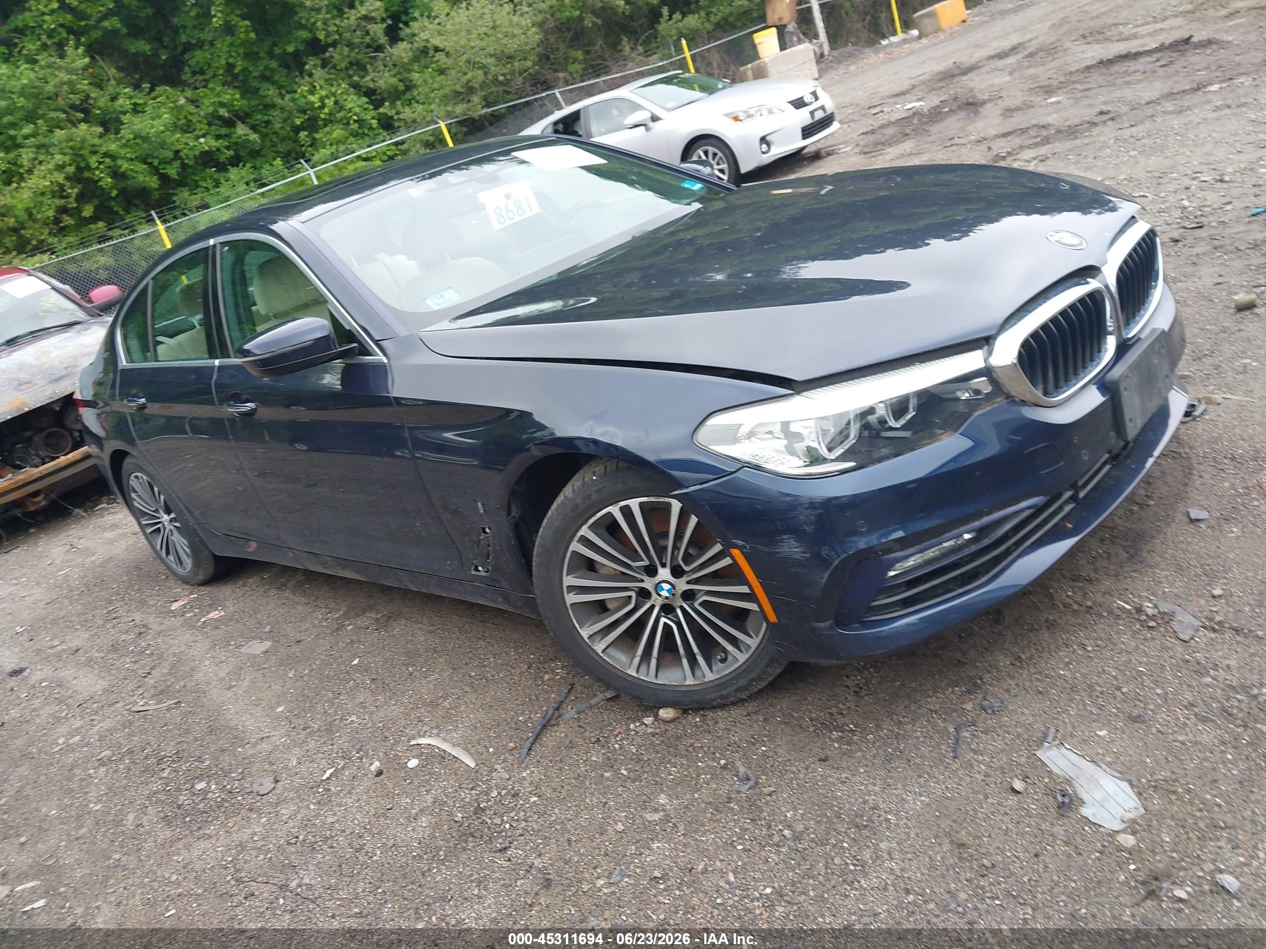 2018 BMW 5 Series 530e xDrive, VIN WBAJB1C55JB085206 — Front end