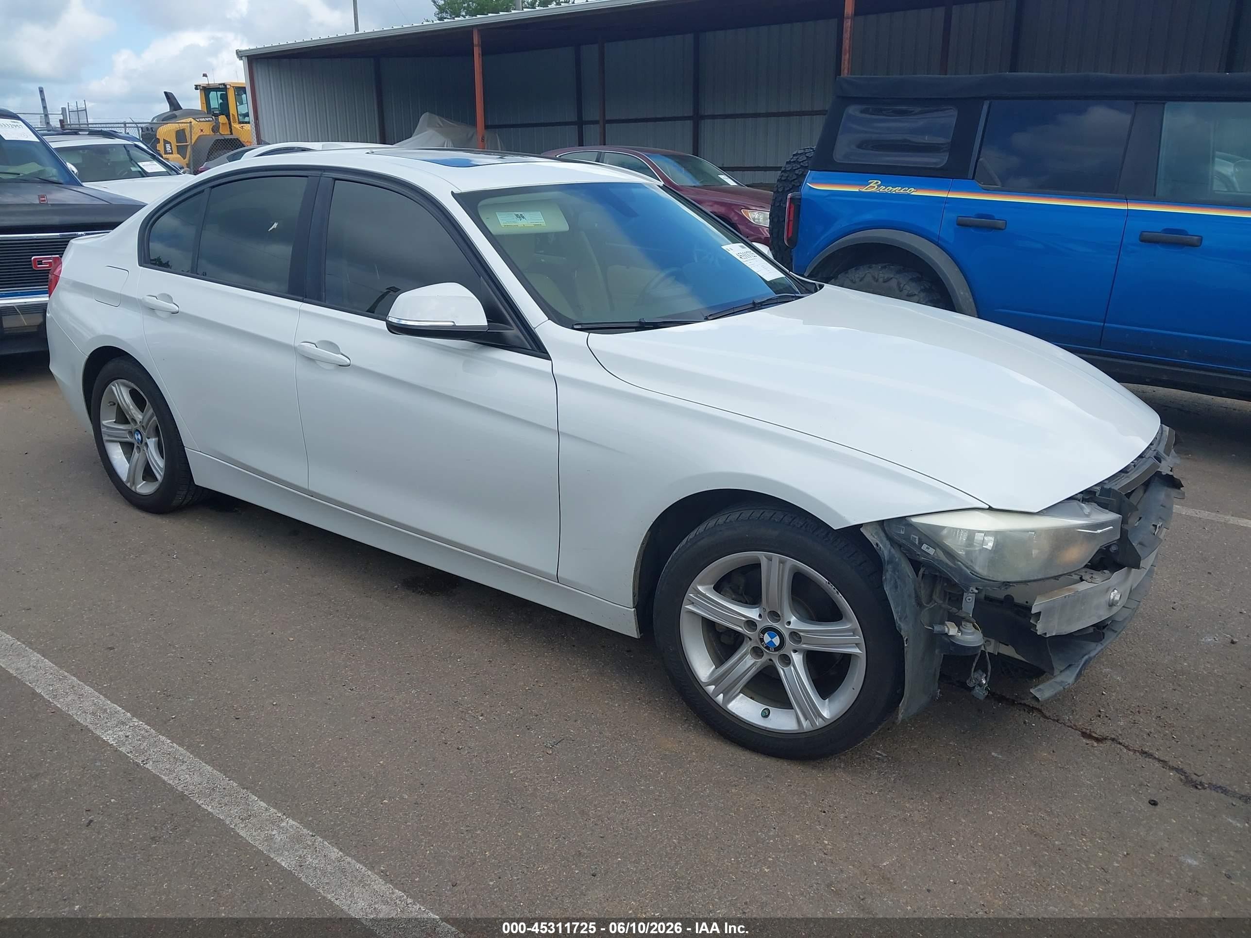 2015 BMW 3 Series 328i, VIN WBA3A5G5XFNS91558 — Front end