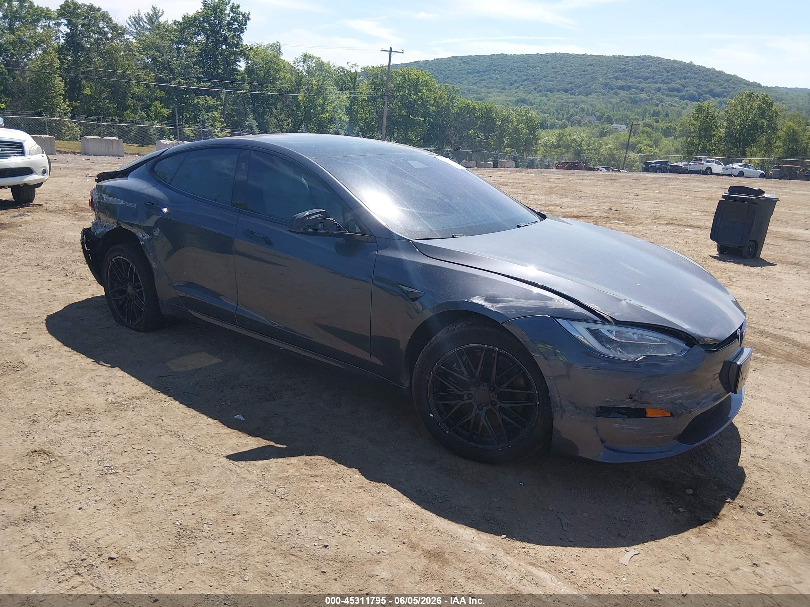 2021 Tesla Model S Plaid, VIN 5YJSA1E68MF433694 — Rear end