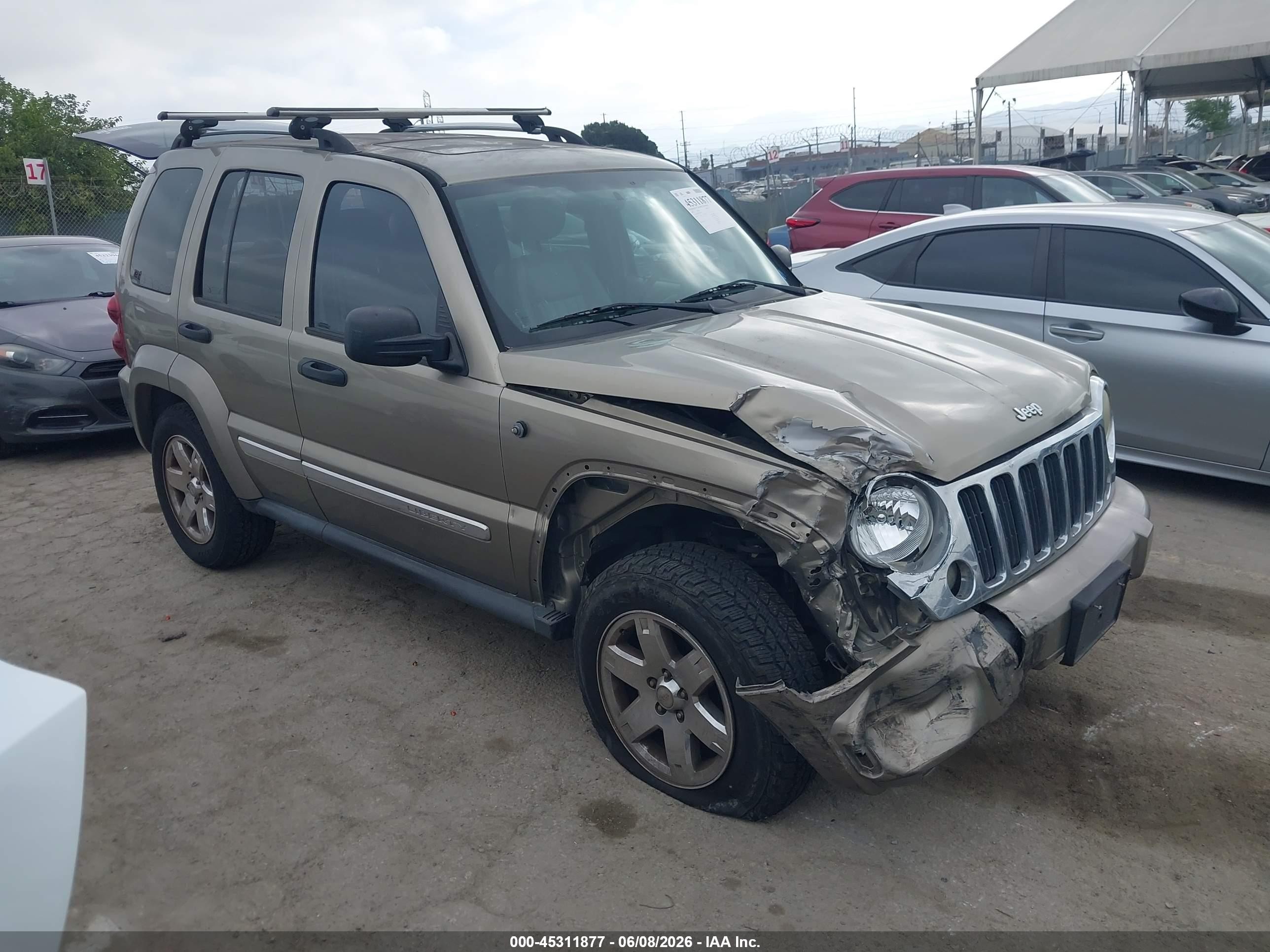 2006 Jeep Liberty Limited, VIN 1J4GL58K76W145657 — Front end