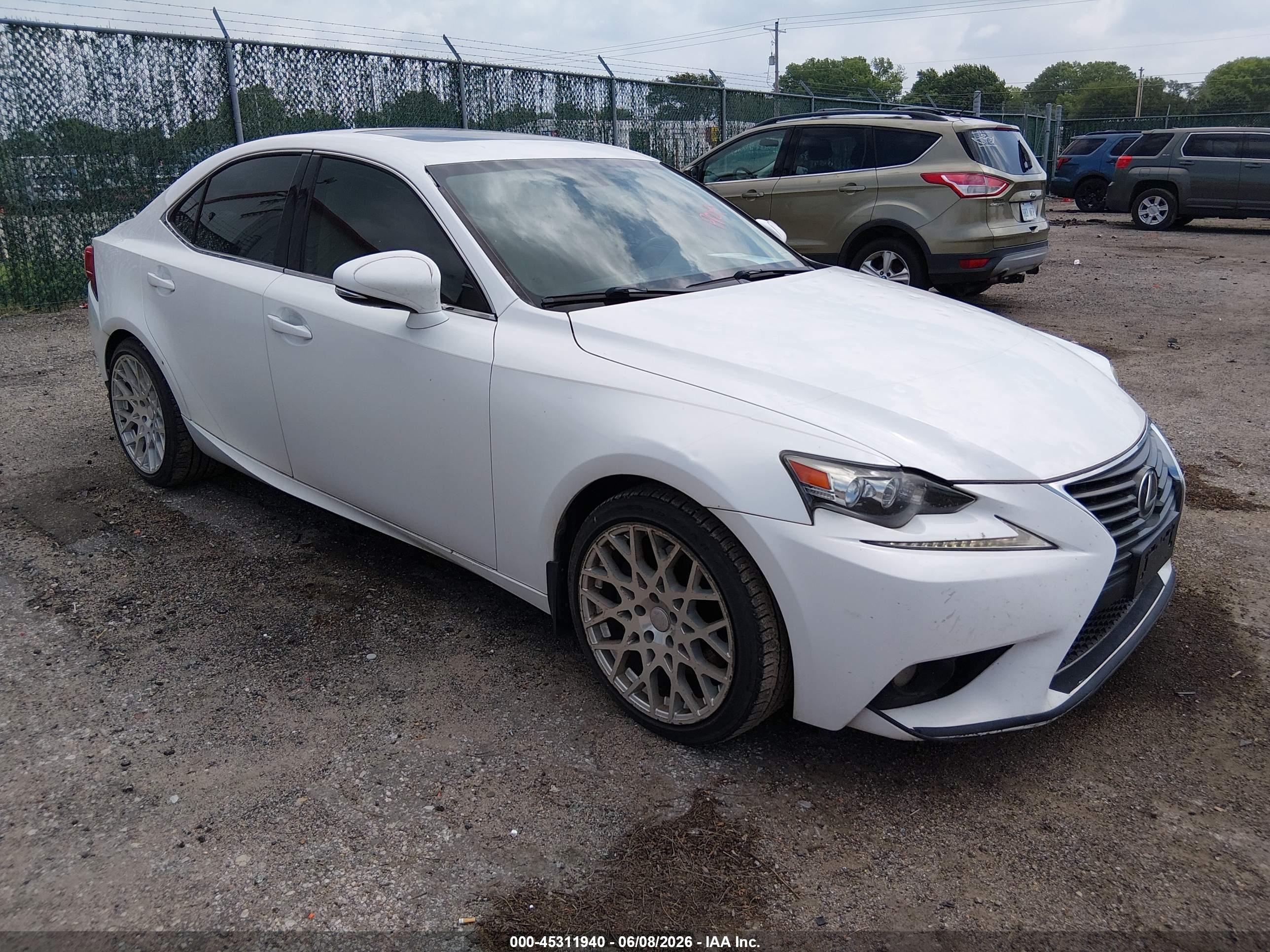 2014 Lexus IS 350, VIN JTHCE1D29E5000457 — Град
