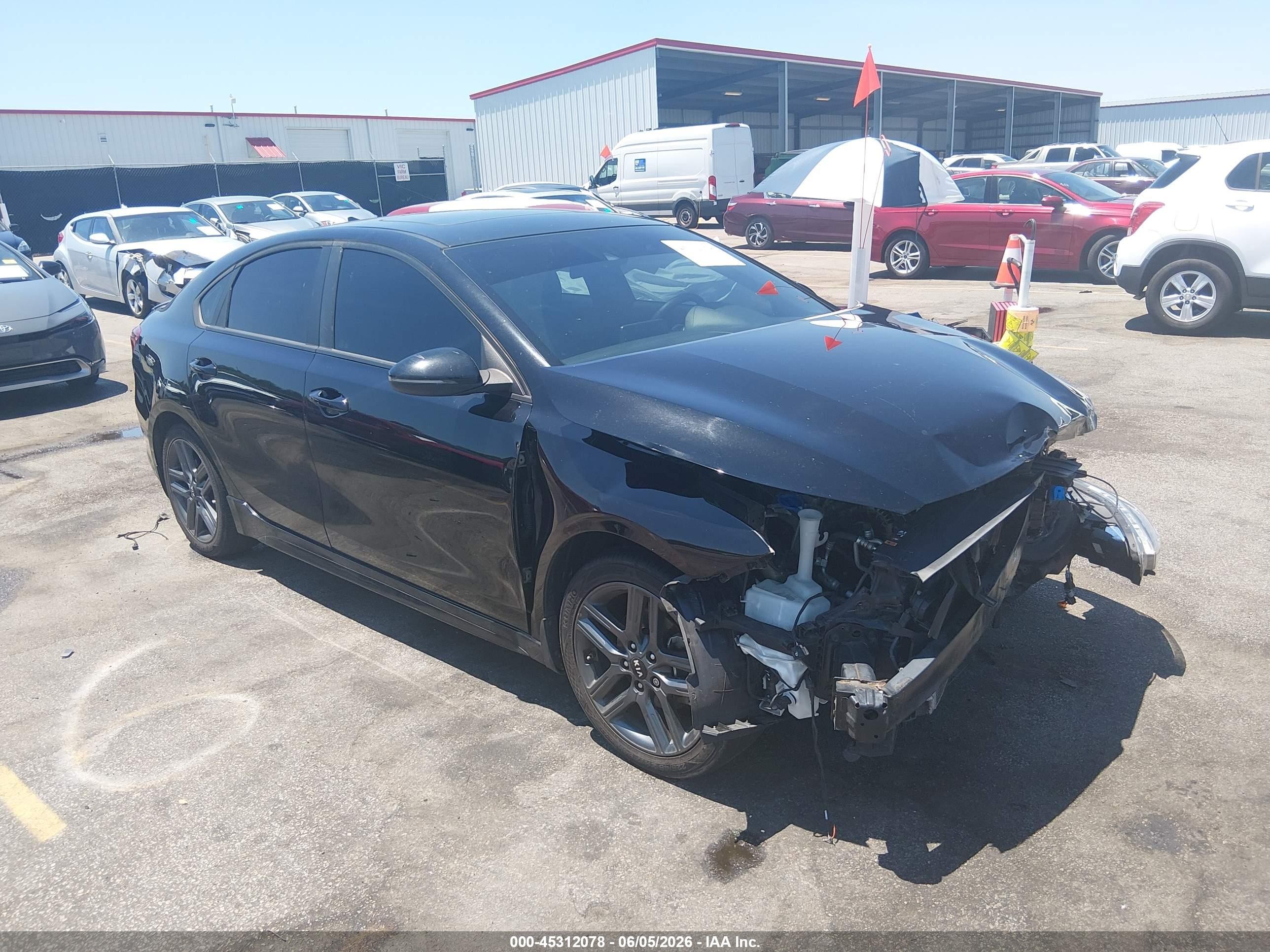2021 Kia Forte GT-Line, VIN 3KPF34AD5ME286239 — Front end