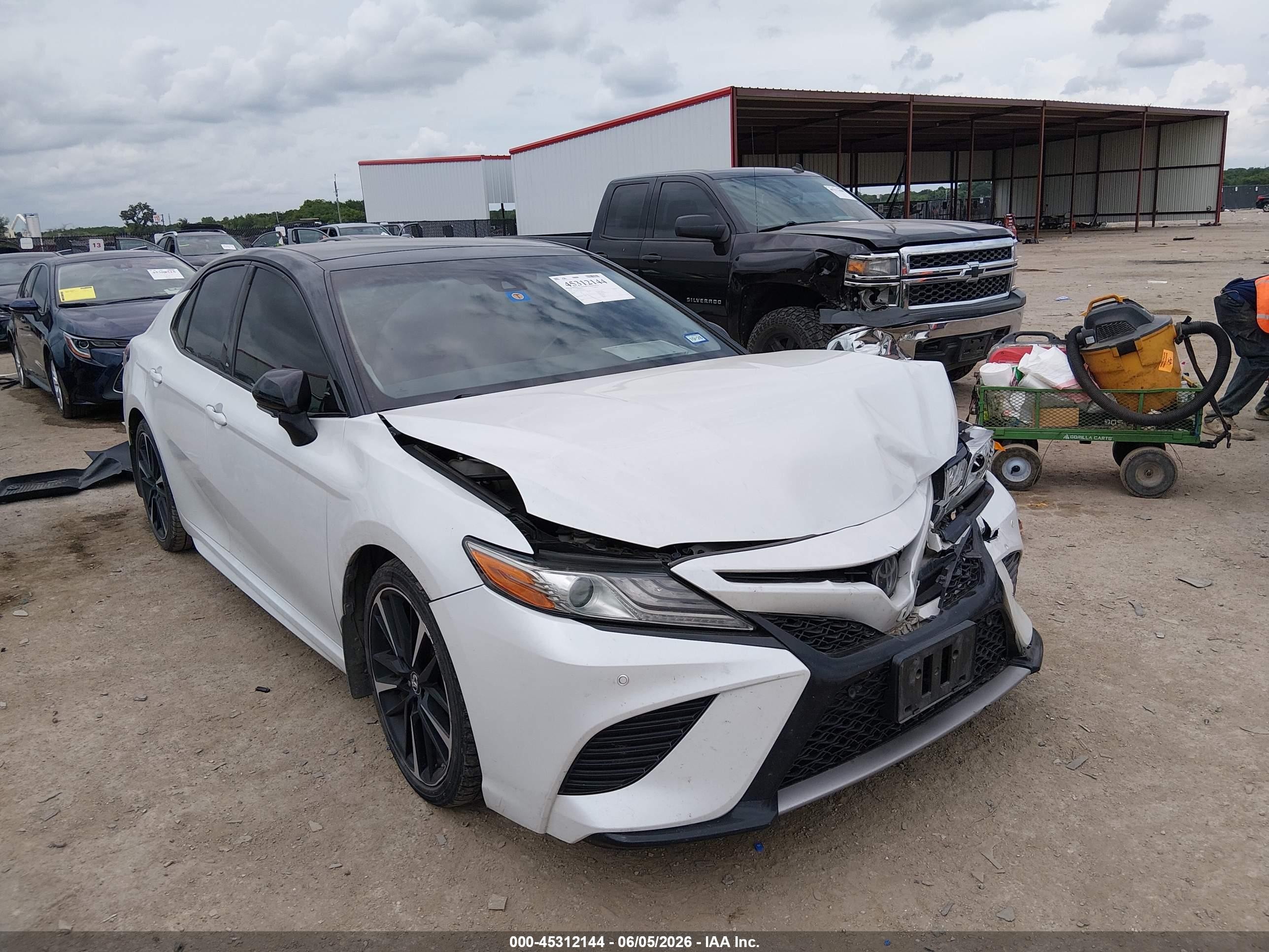 2018 Toyota Camry XSE, VIN 4T1BZ1HK6JU020480 — Перед