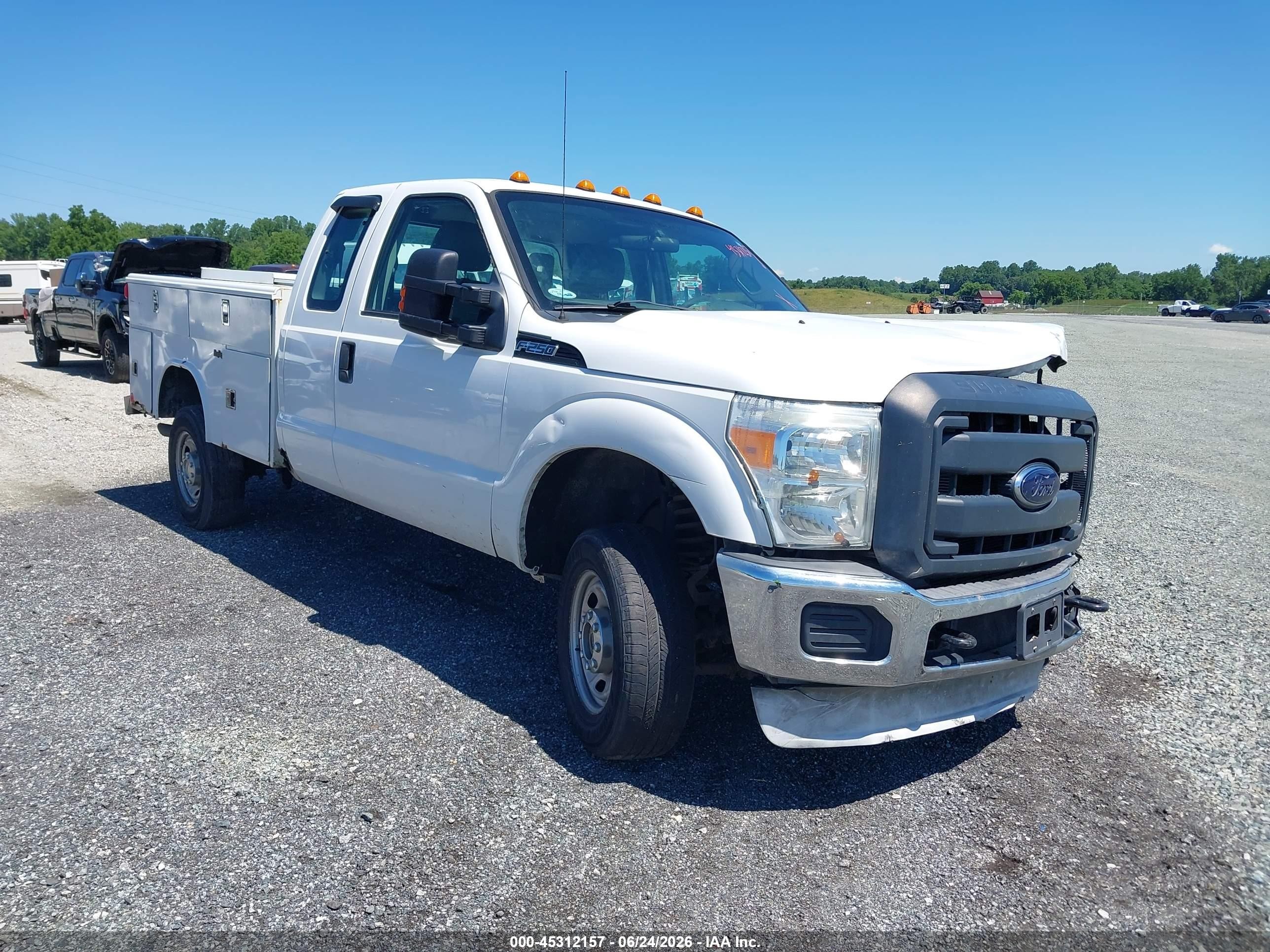 2012 Ford F-250 XL, VIN 1FT7X2B68CEC17147 — Перед