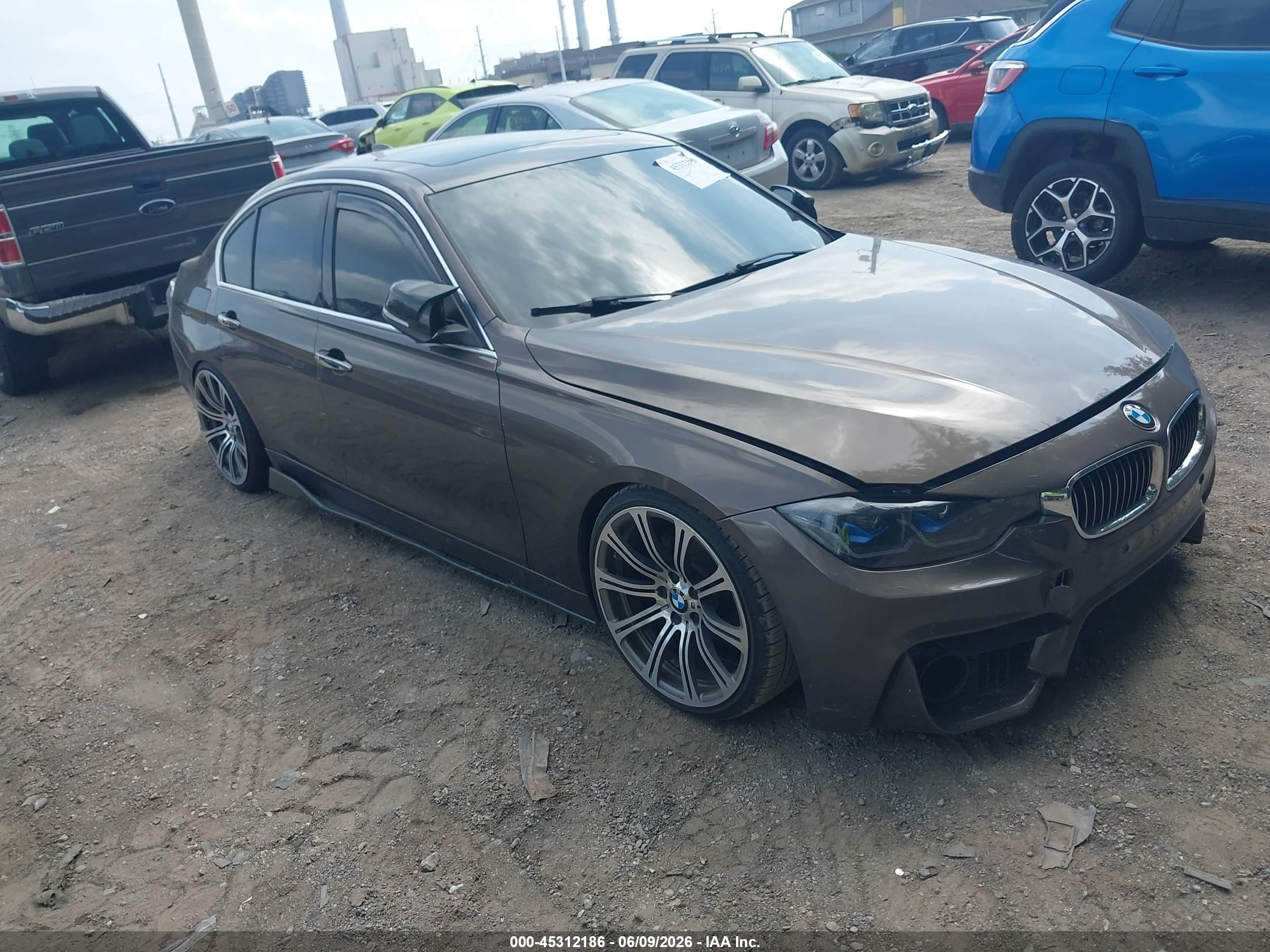 2013 BMW 3 Series 328i, VIN WBA3A5C51DF356939 — Front end