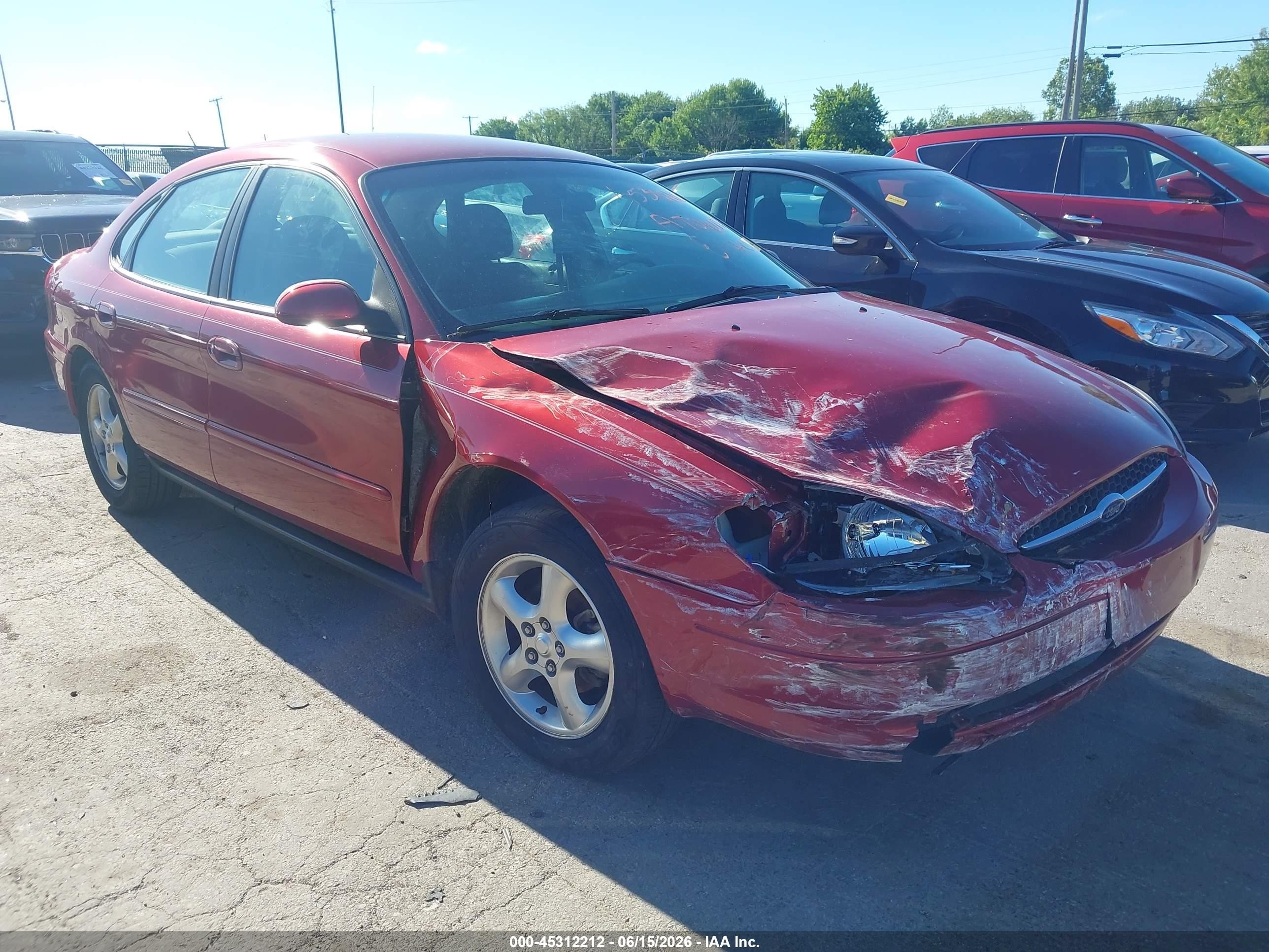 2000 Ford Taurus SES, VIN 1FAFP55S4YA206785 — Front end