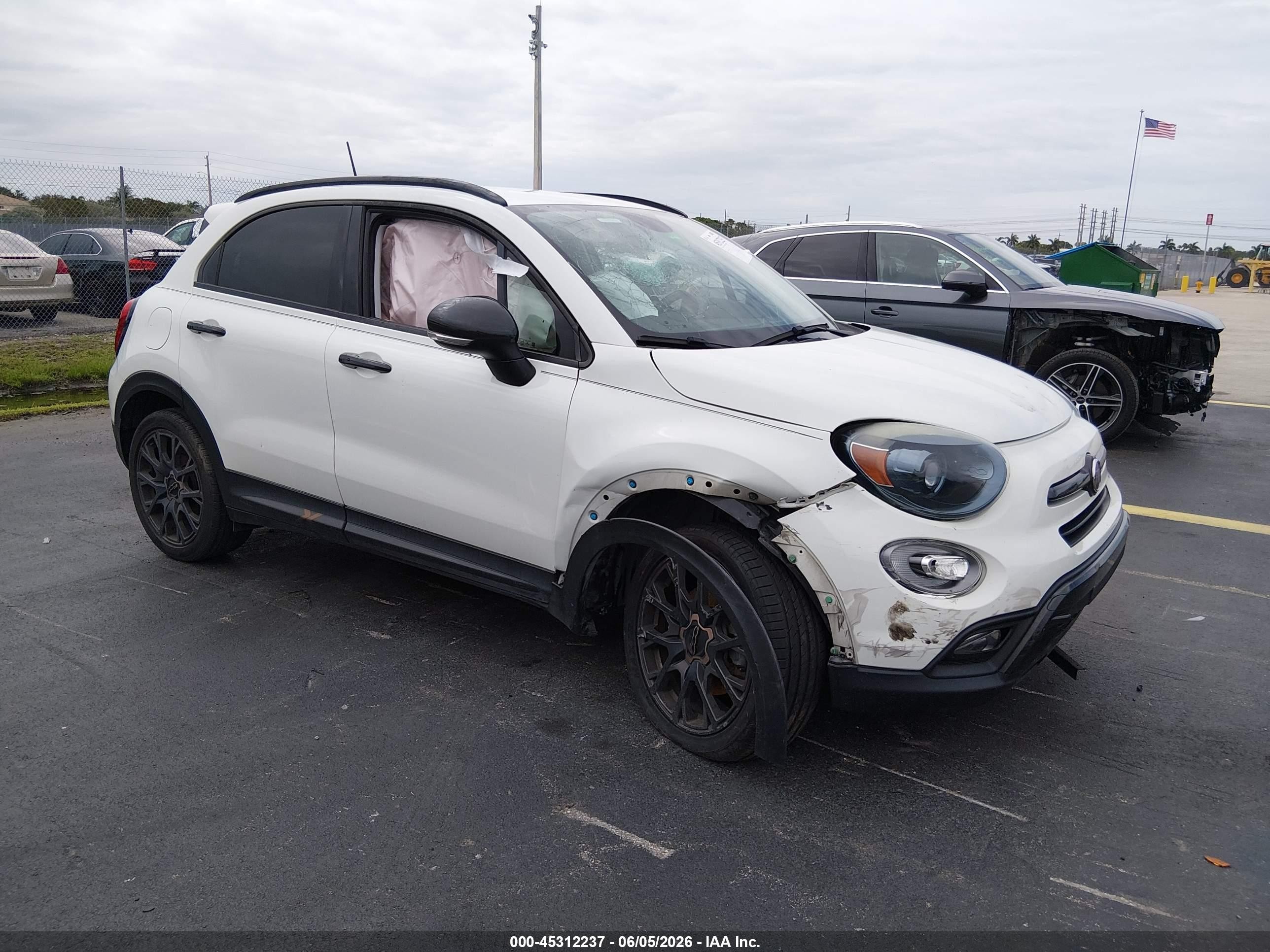 2018 FIAT 500X Urbana Edition, VIN ZFBCFXCB5JP655722 — Перед