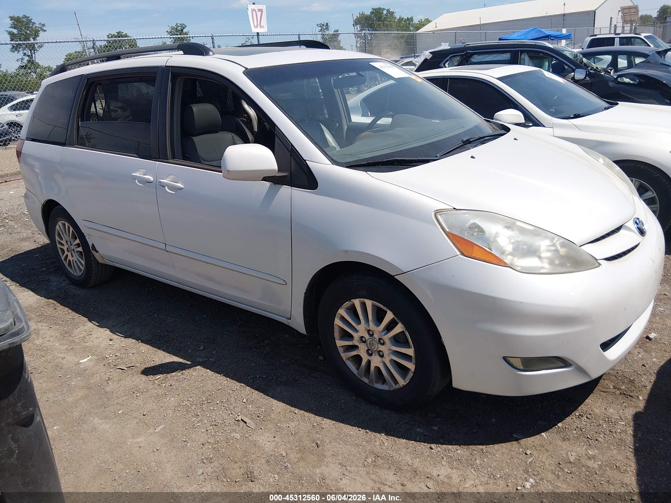 2007 Toyota Sienna XLE Limited, VIN 5TDZK22C67S098169 — Normal wear