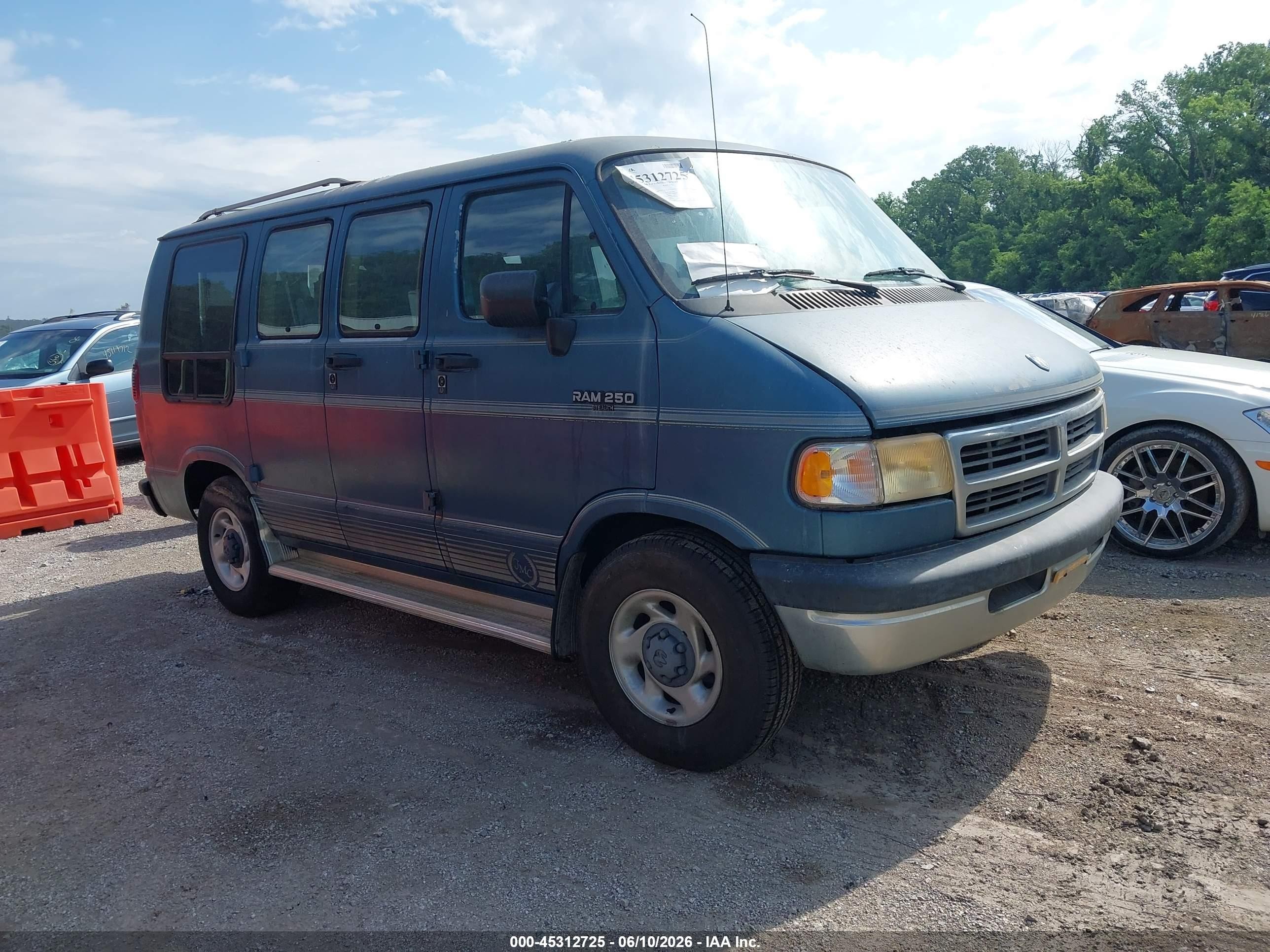 1994 Dodge Cargo, VIN 2B6HB21X1RK104775 — Normal wear