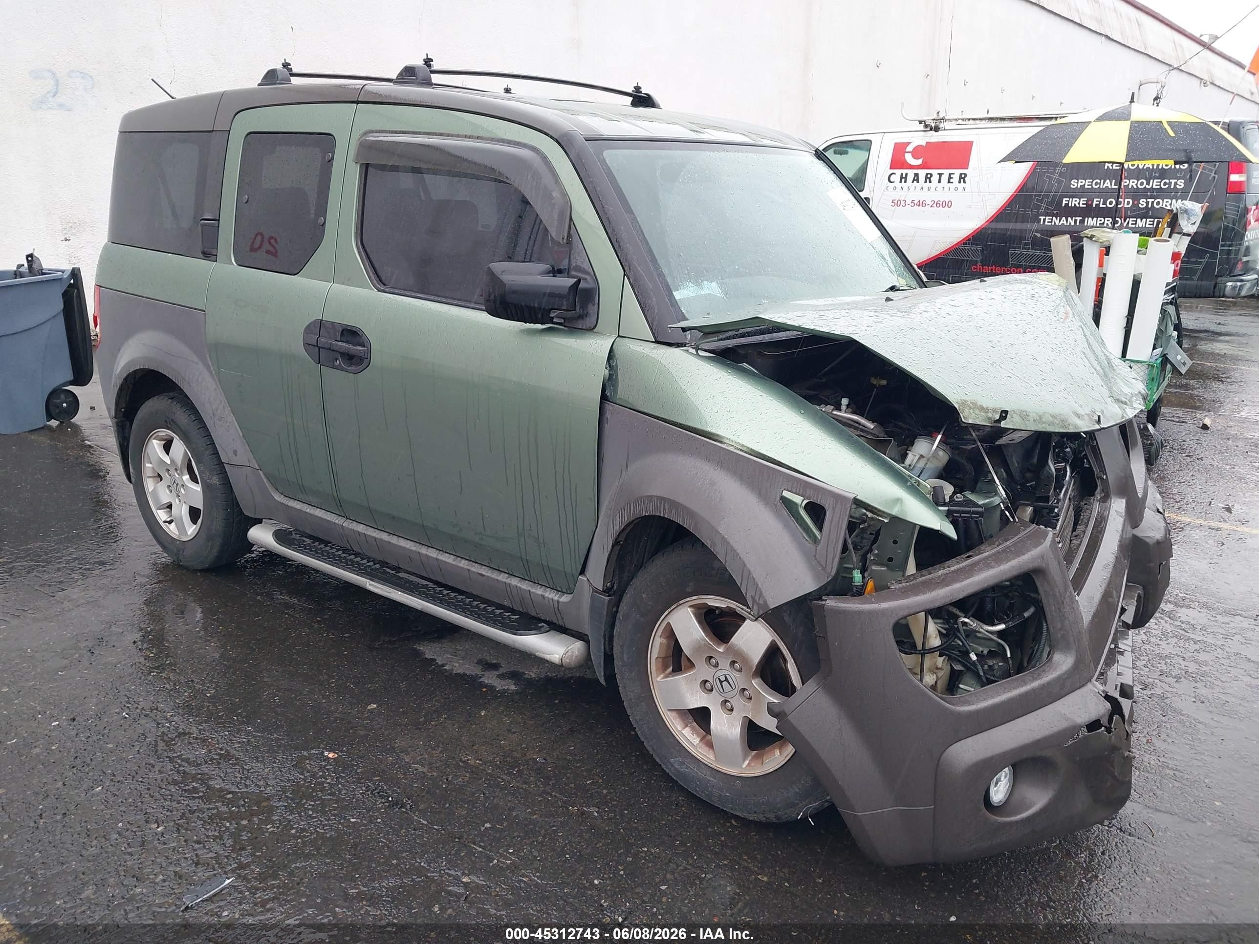 2003 Honda Element EX, VIN 5J6YH285X3L027355 — Front end