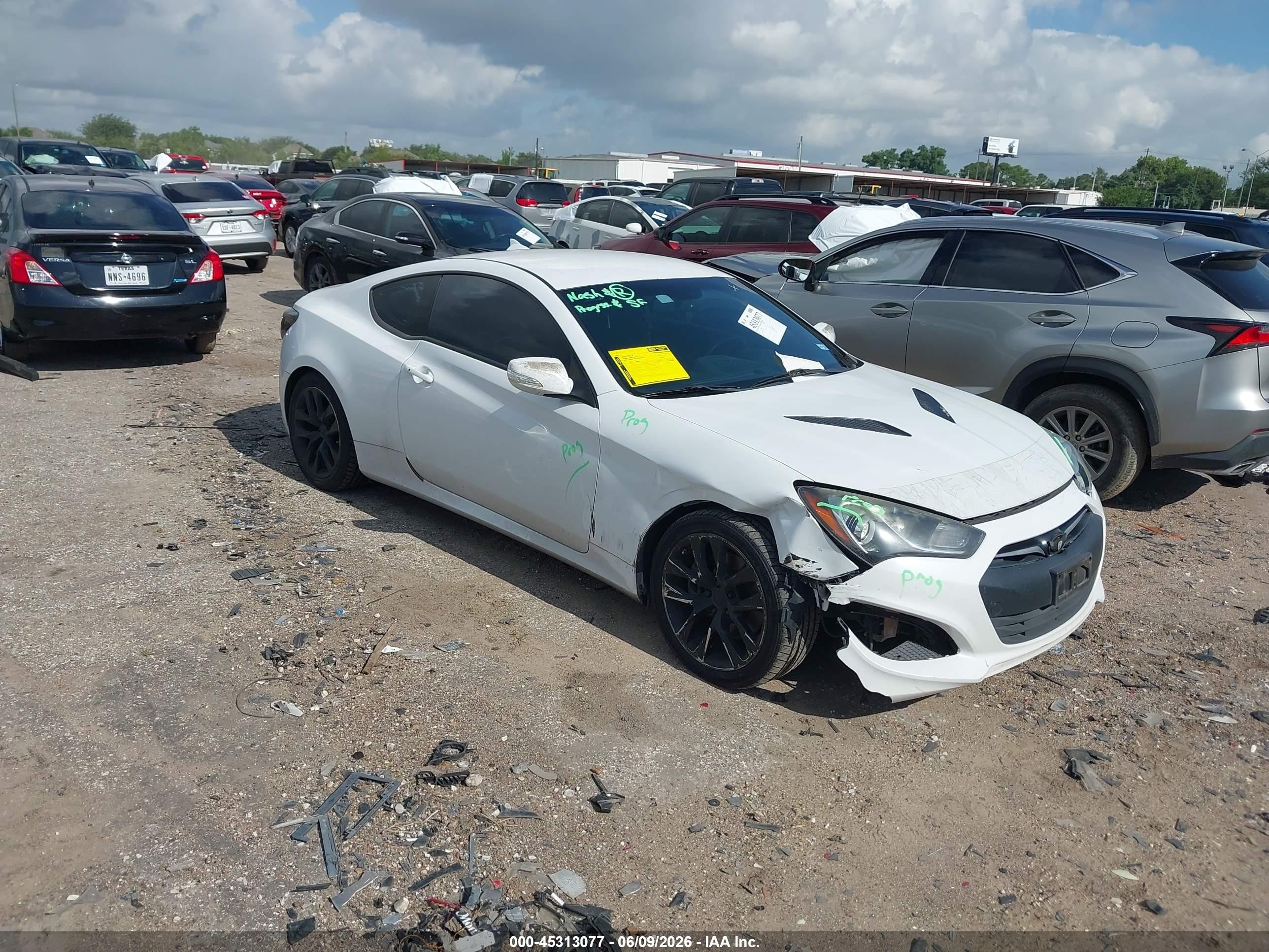 2016 Hyundai Genesis Coupe 3.8L Base, VIN KMHHT6KJXGU131406 — Front end