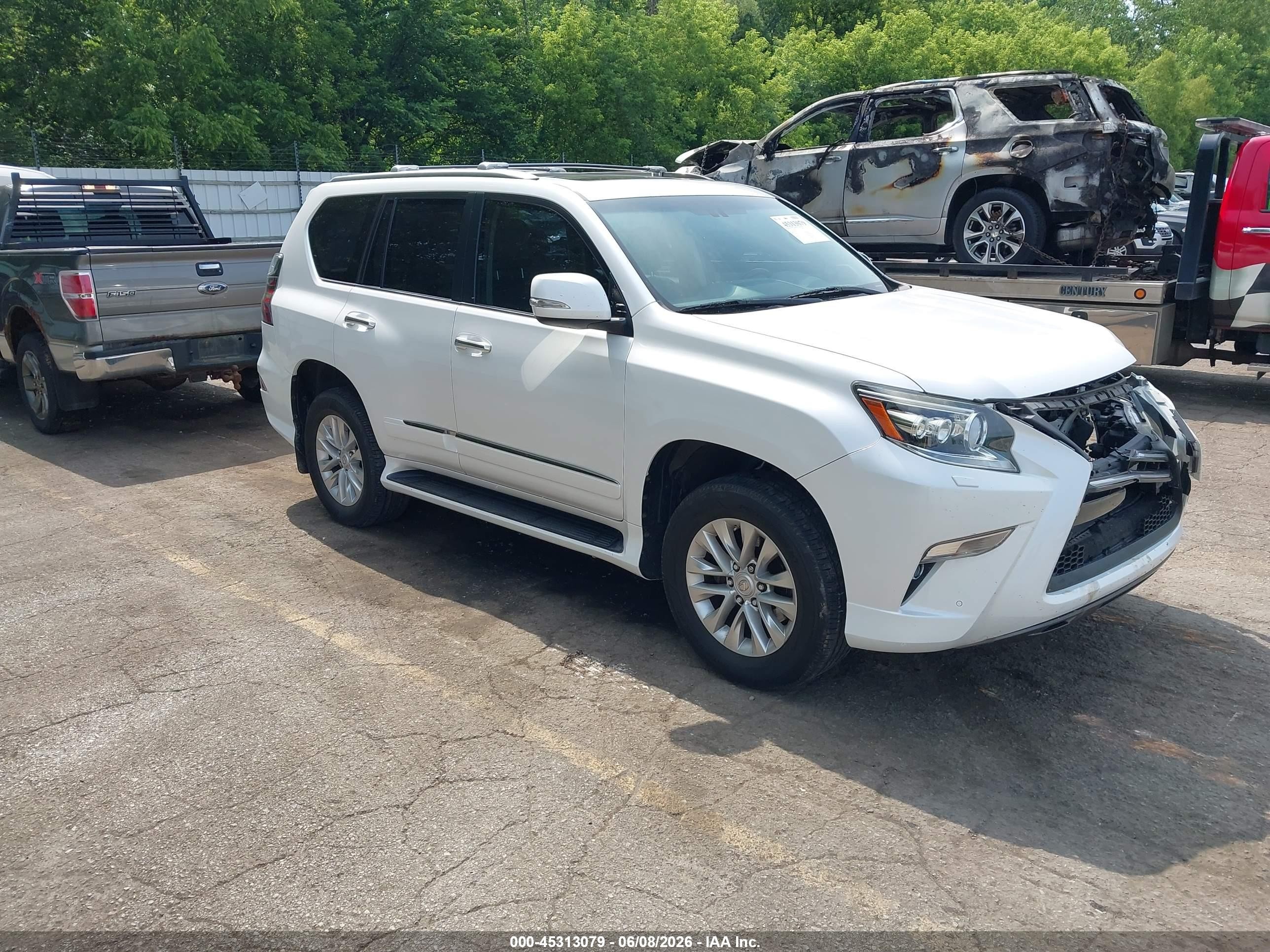 2015 Lexus GX 460, VIN JTJBM7FX6F5117424 — Front end