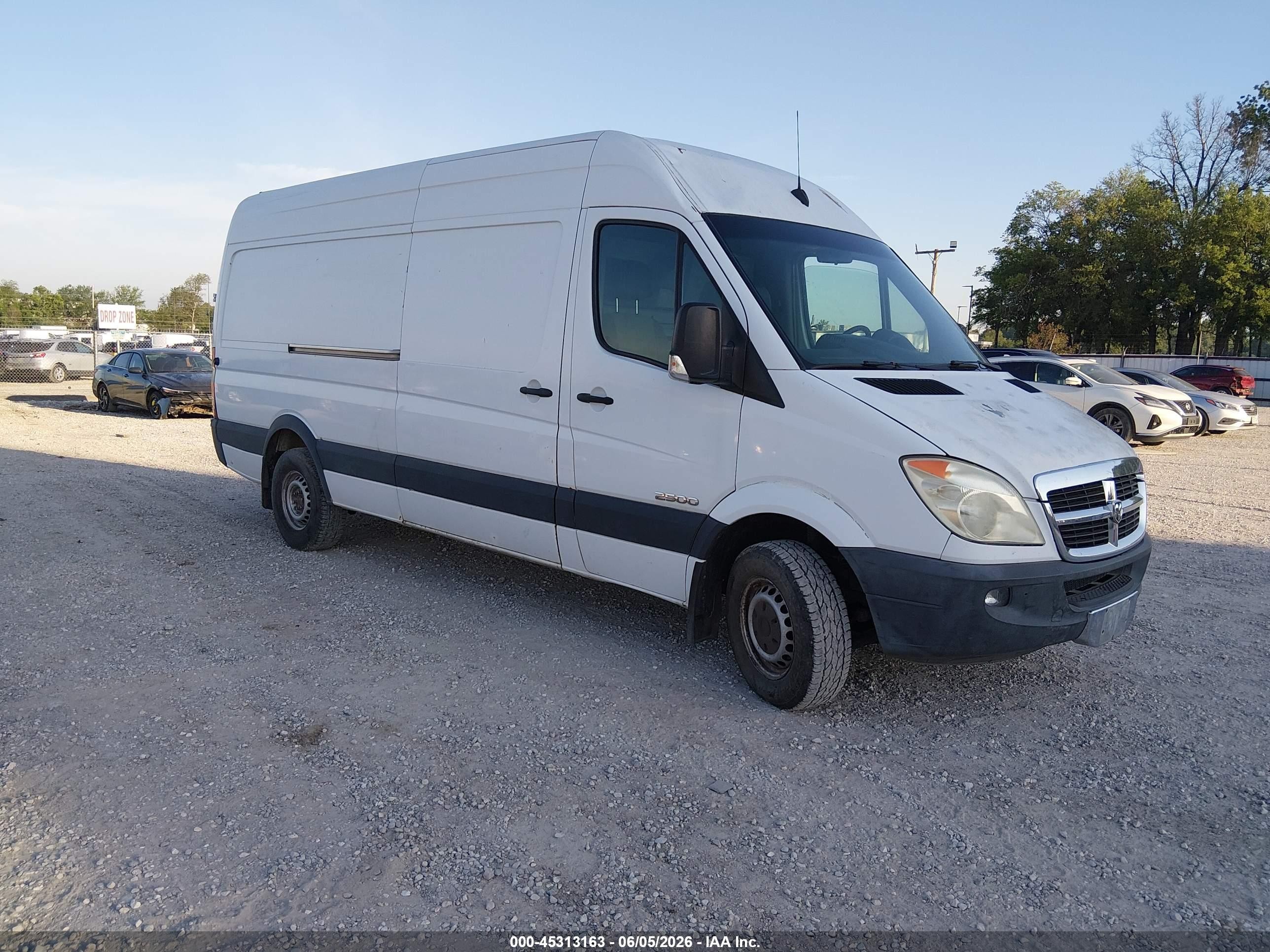 2007 Dodge Sprinter, VIN WD0PE845X75211361 — Перед