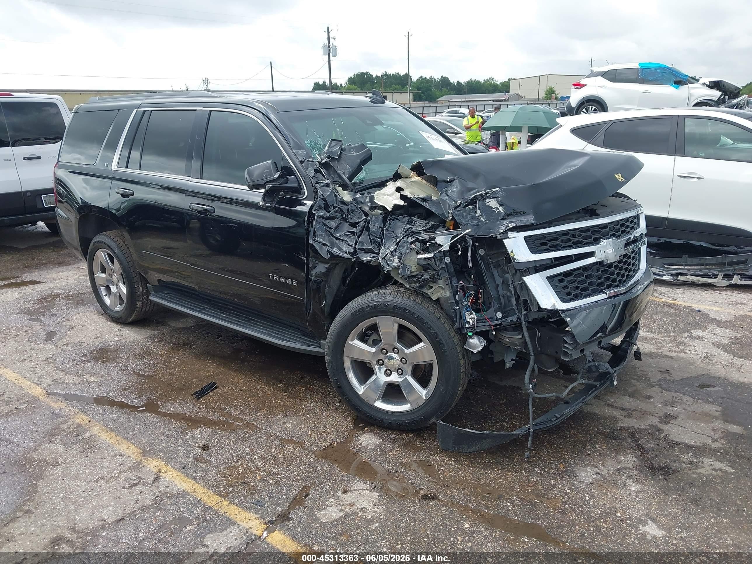 2018 Chevrolet Tahoe LT, VIN 1GNSCBKC2JR284822 — Перед