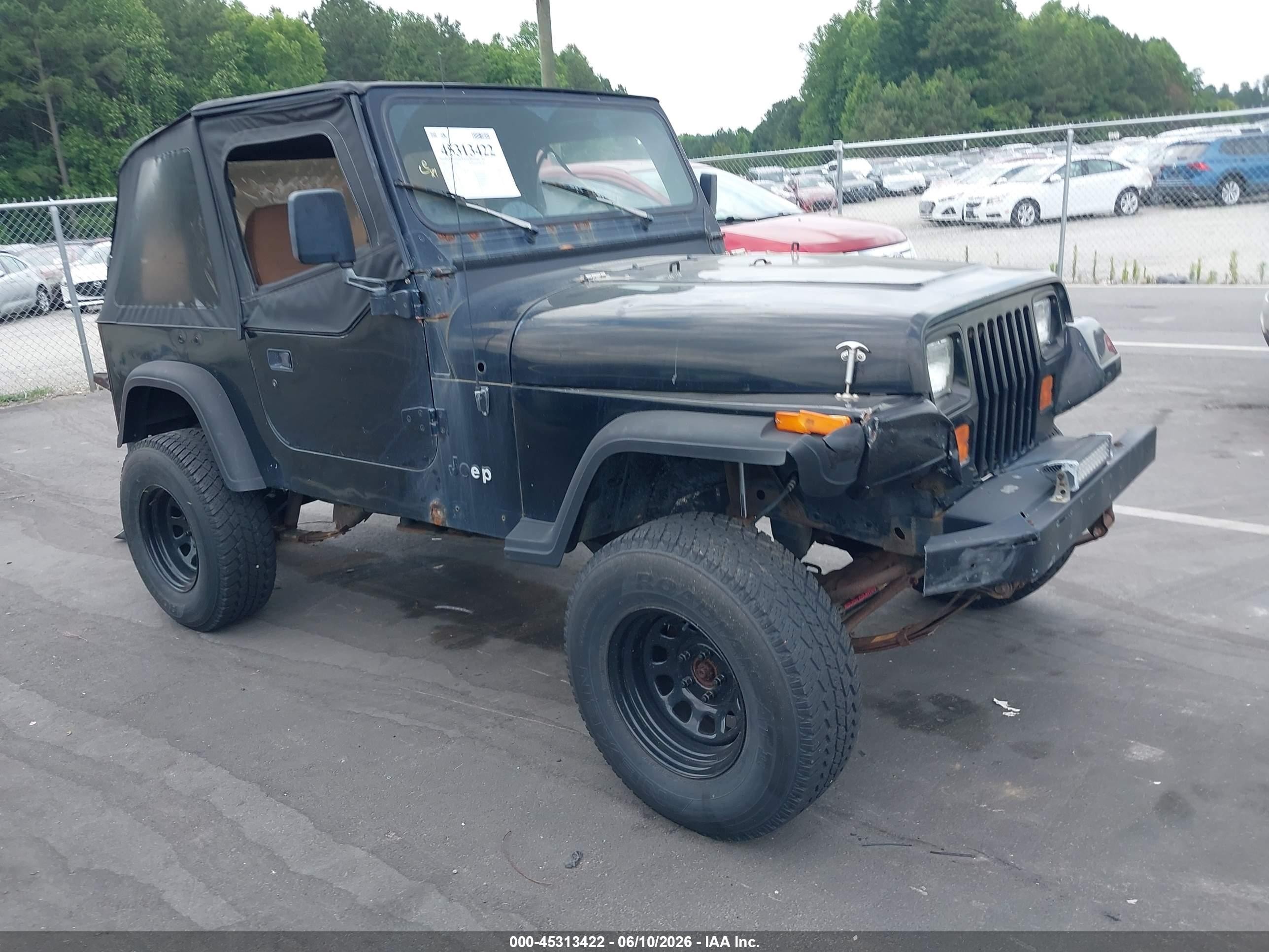 1992 Jeep Wrangler S, VIN 2J4FY19P5NJ527630 — Front end