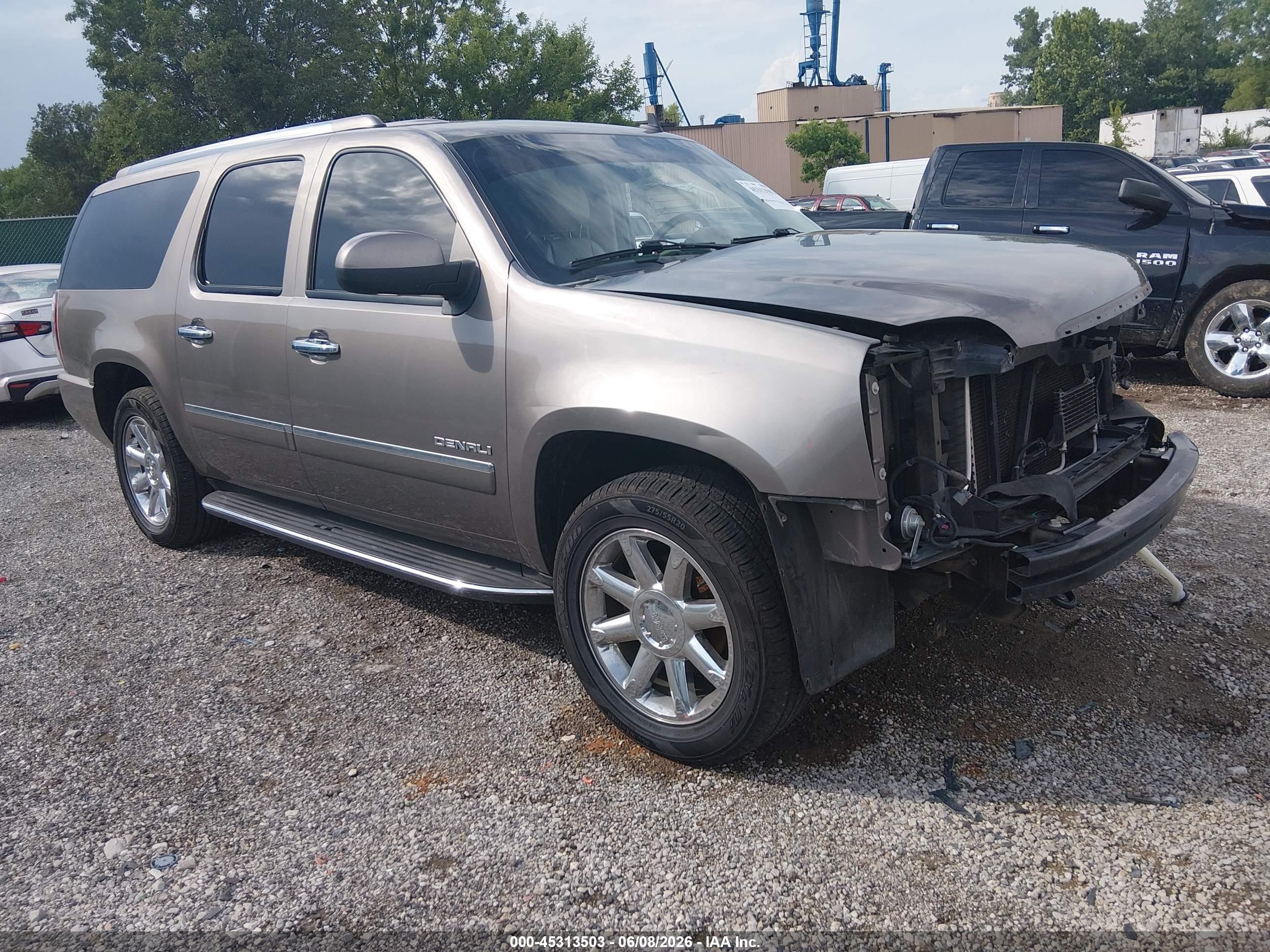 2014 GMC Yukon XL Denali, VIN 1GKS2MEF8ER169438 — Front end