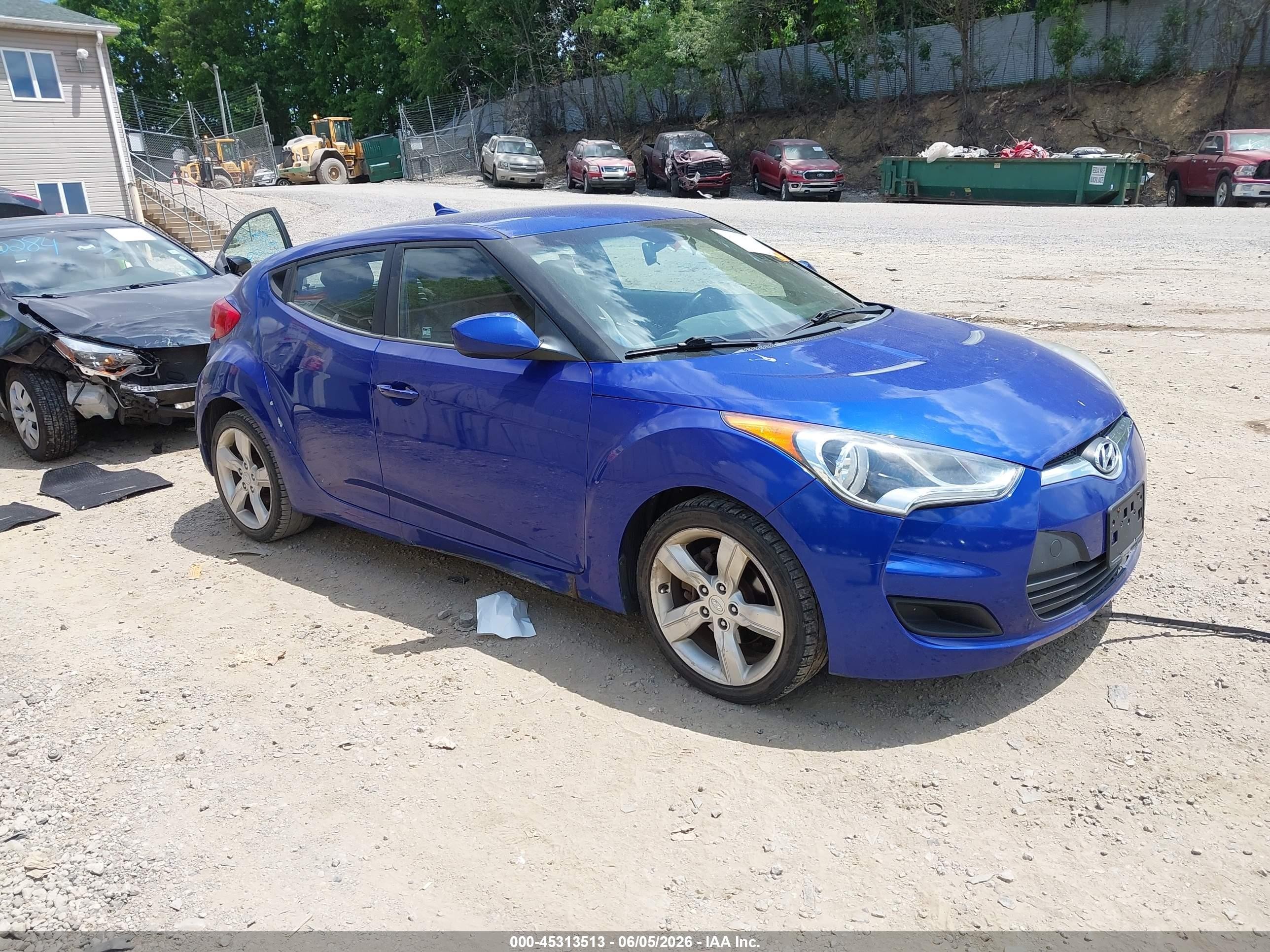 2012 Hyundai Veloster w/Red Int, VIN KMHTC6AD5CU034923 — Фото с аукциона 1 of 18