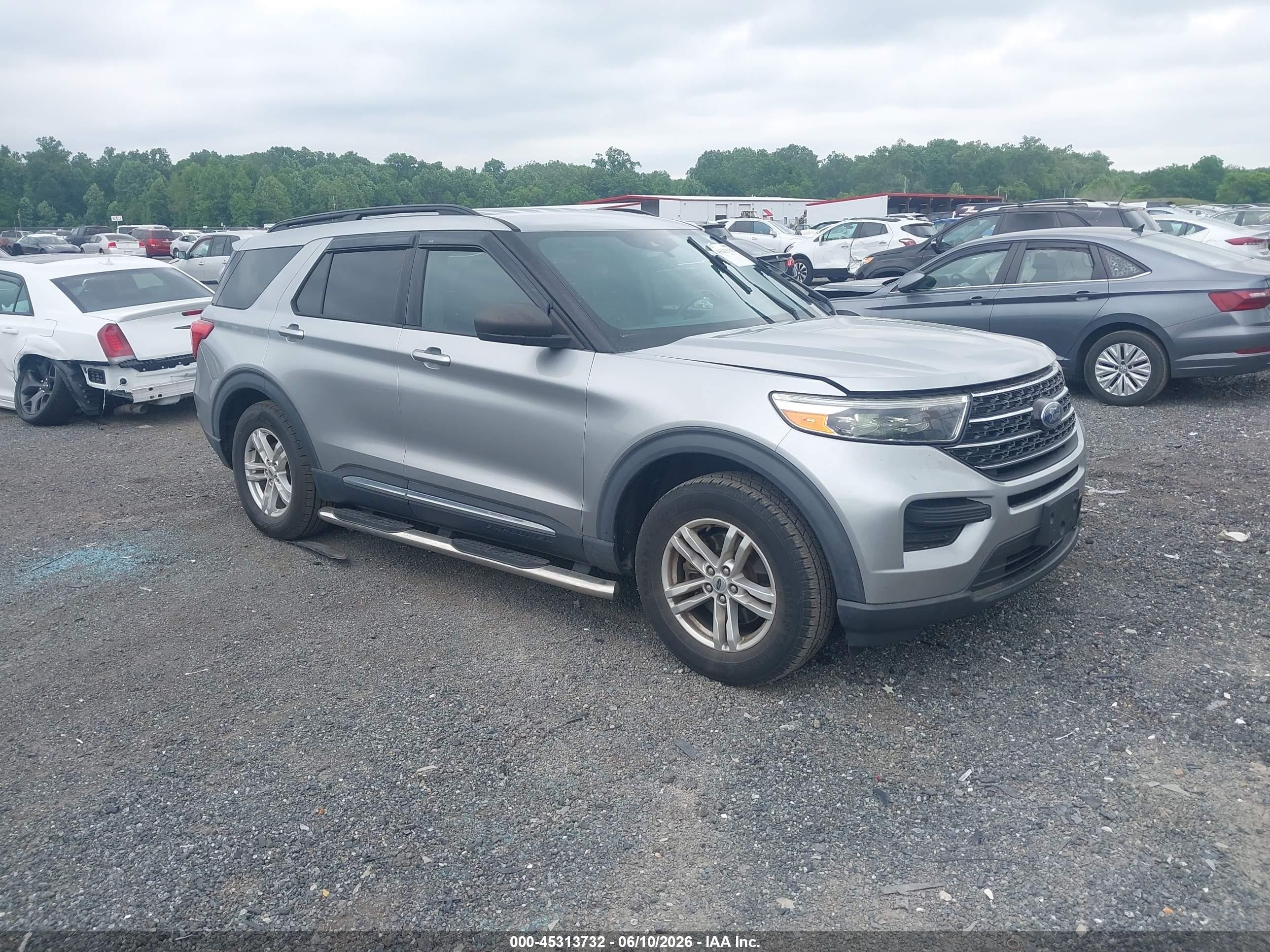 2020 Ford Explorer XLT, VIN 1FMSK8DH6LGB33421 — Rear end
