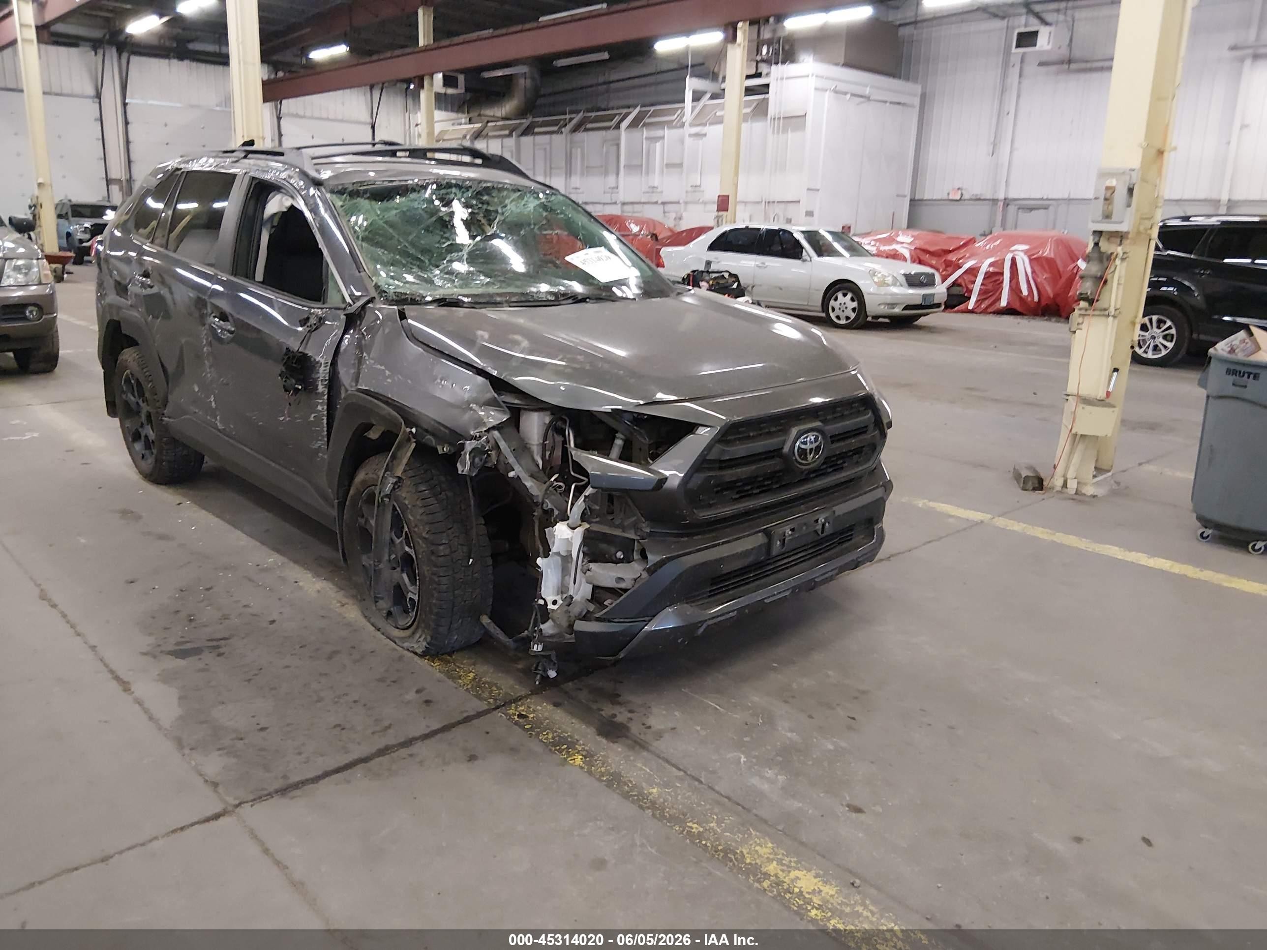 2022 Toyota RAV4 TRD Off Road, VIN 2T3S1RFV0NW328700 — Опрокидывание