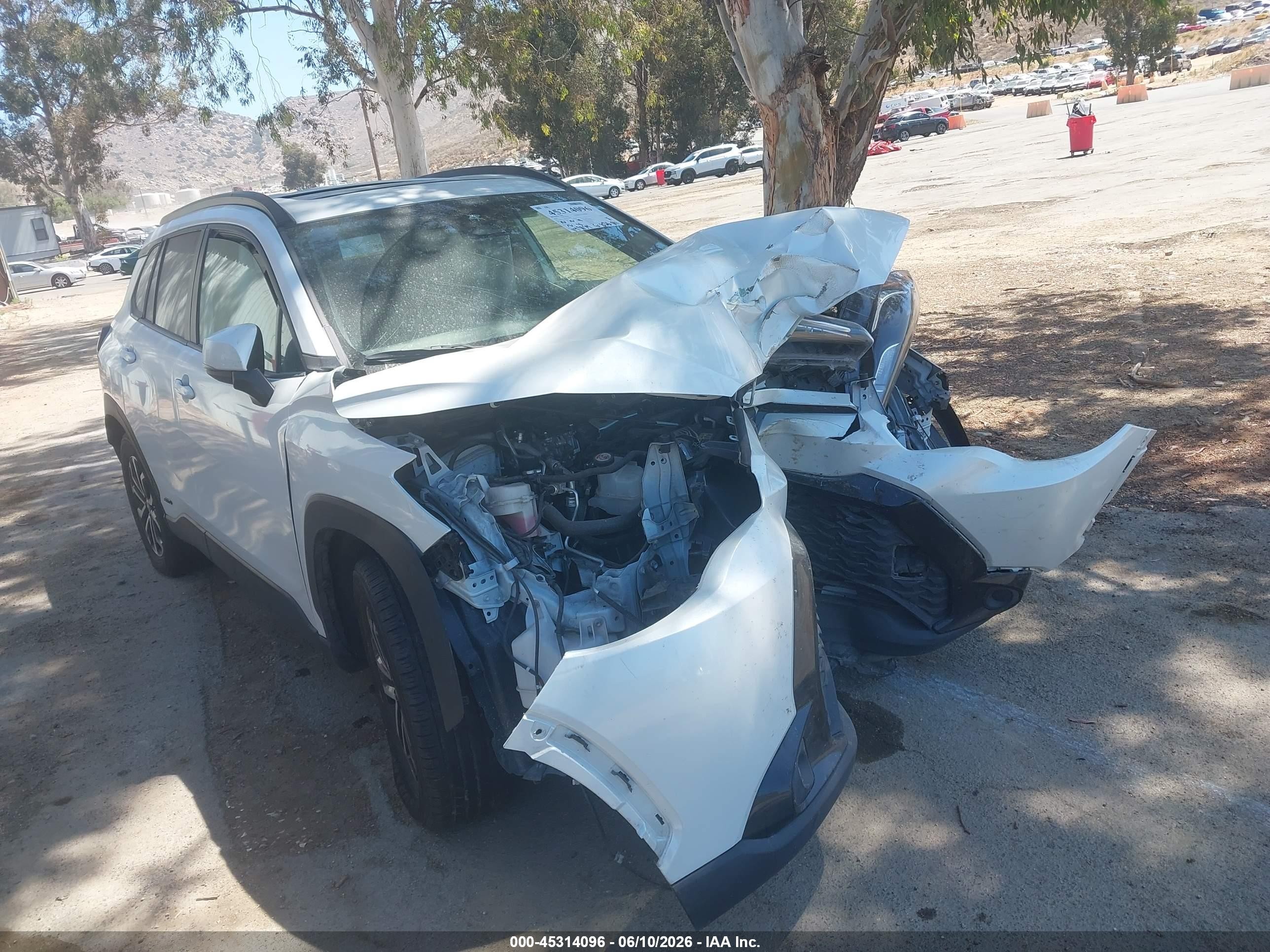 2024 Toyota Corolla Cross Hybrid XSE, VIN 7MUFBABG3RV049455 — Front end