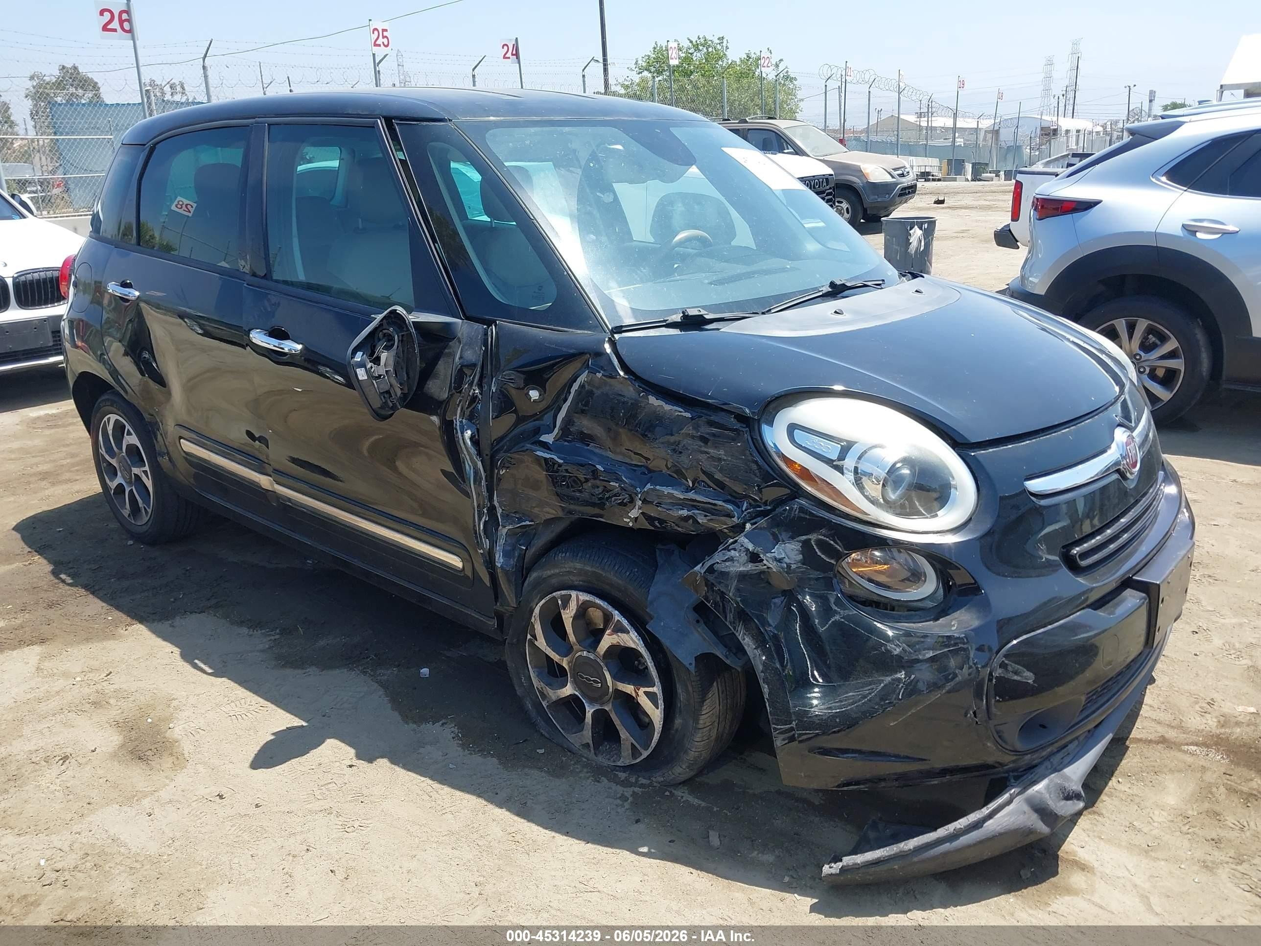 2014 FIAT 500L Lounge, VIN ZFBCFACH1EZ004874 — Front end
