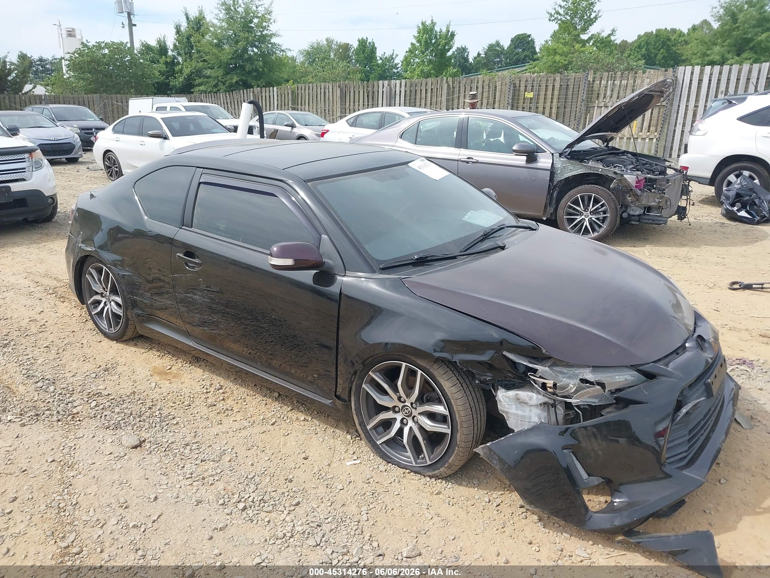 2016 Scion tC, VIN JTKJF5C72GJ022863 — Перед