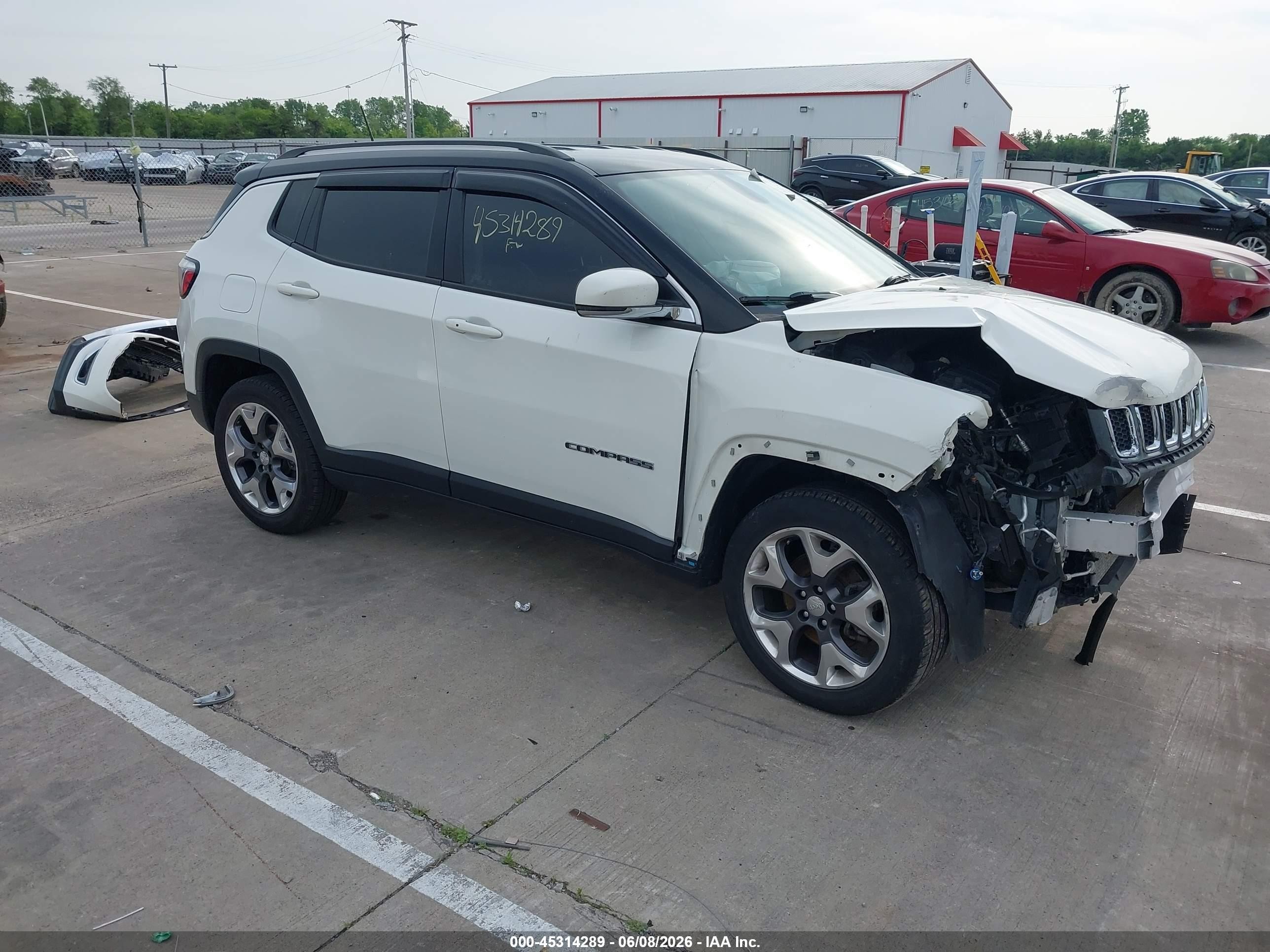 2019 Jeep Compass Limited, VIN 3C4NJDCB8KT812756 — Перед
