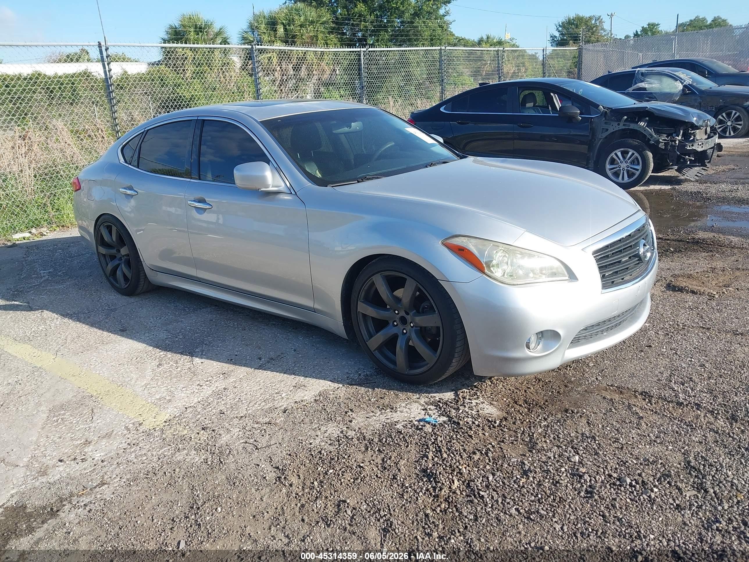 2011 Infiniti M, VIN JN1BY1APXBM323277 — Normal wear