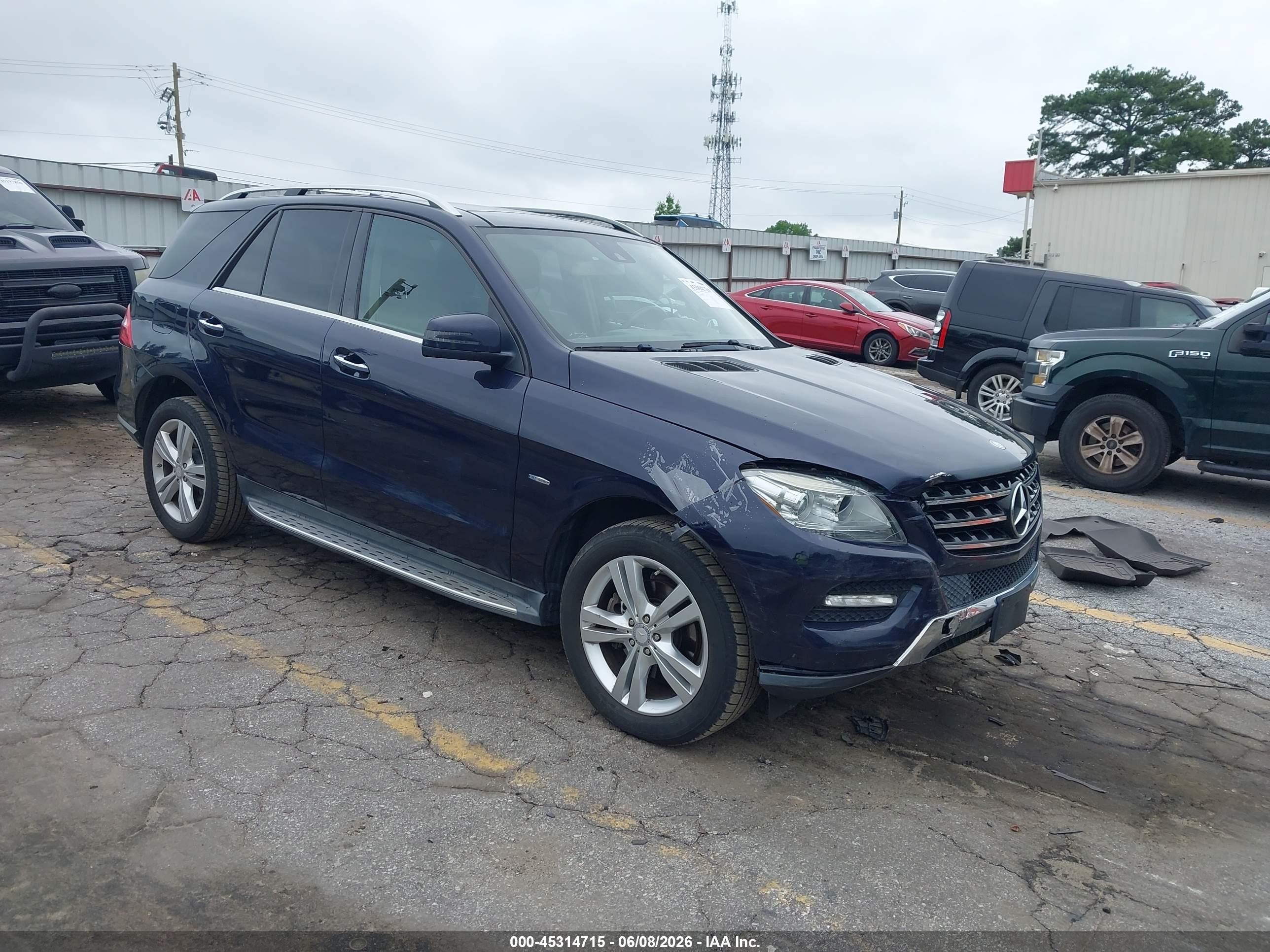 2012 Mercedes-Benz M 350, VIN 4JGDA5HBXCA024477 — Front end