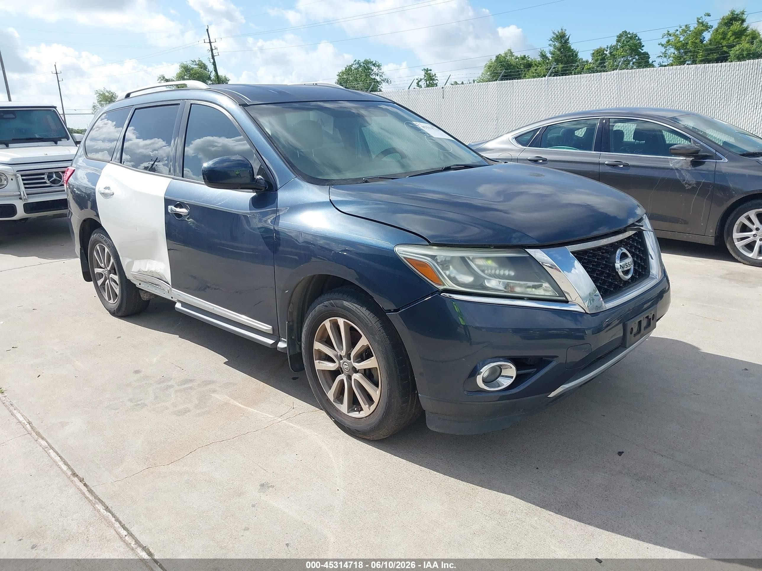 2014 Nissan Pathfinder S, VIN 5N1AR2MN4EC679509 — Repossession