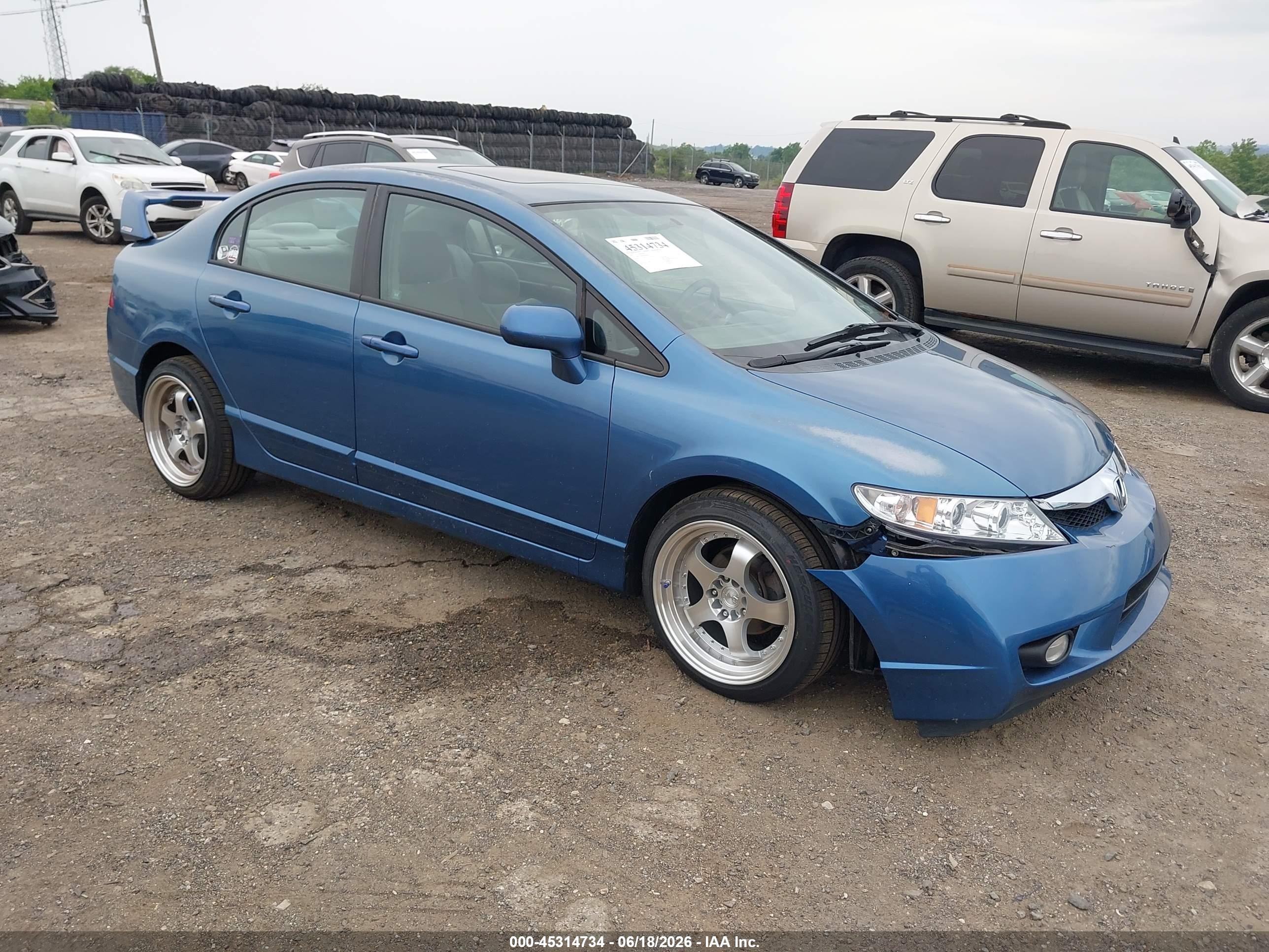 2011 Honda Civic EX, VIN 2HGFA1F8XBH500600 — Side