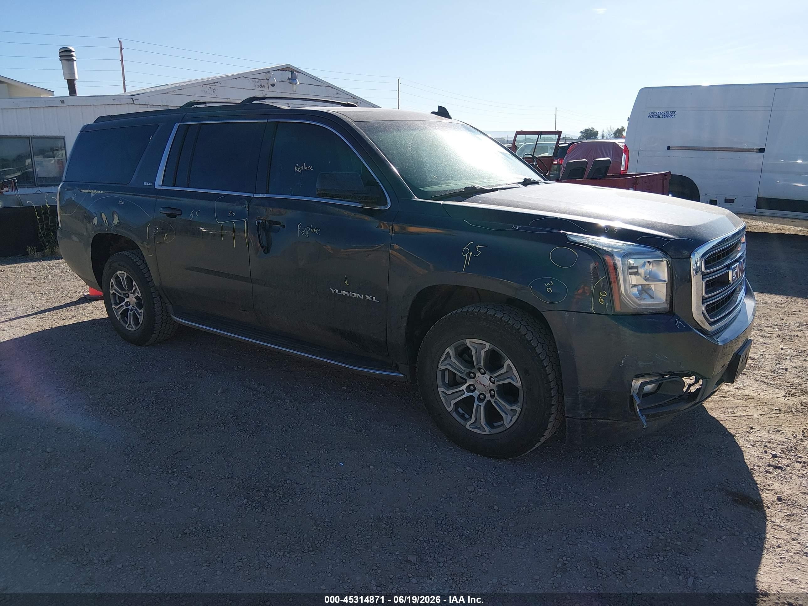 2016 GMC Yukon XL SLE, VIN 1GKS2FKC0GR338490 — Side