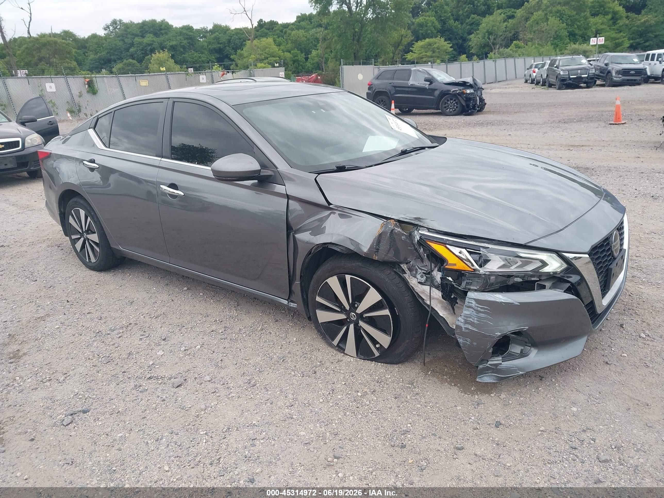 2021 Nissan Altima SV, VIN 1N4BL4DW2MN394685 — Front end