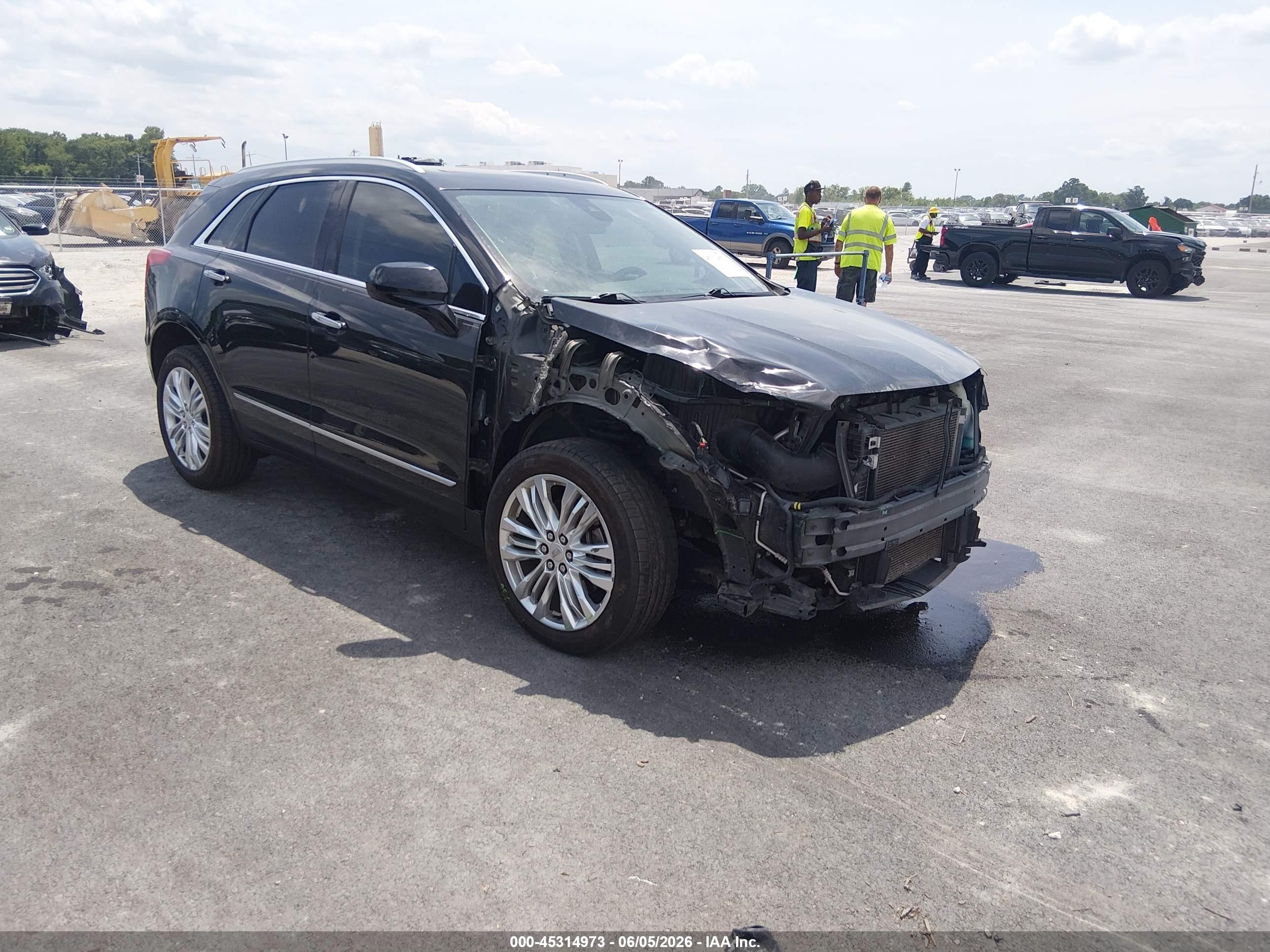 2017 Cadillac XT5 Premium Luxury FWD, VIN 1GYKNCRS9HZ214549 — Перед