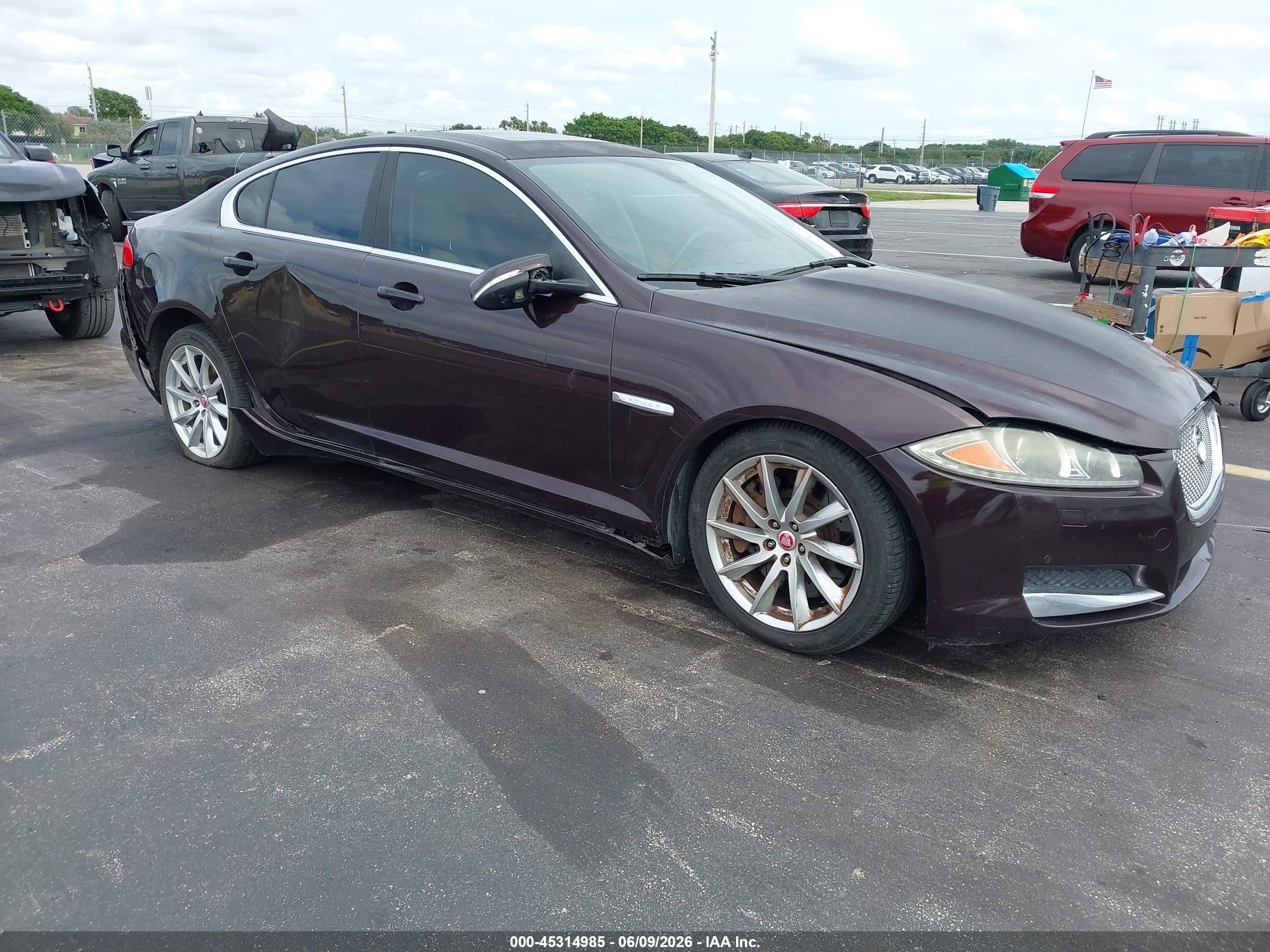 2015 Jaguar XF T Premium, VIN SAJWA0FSXFPU66942 — Side