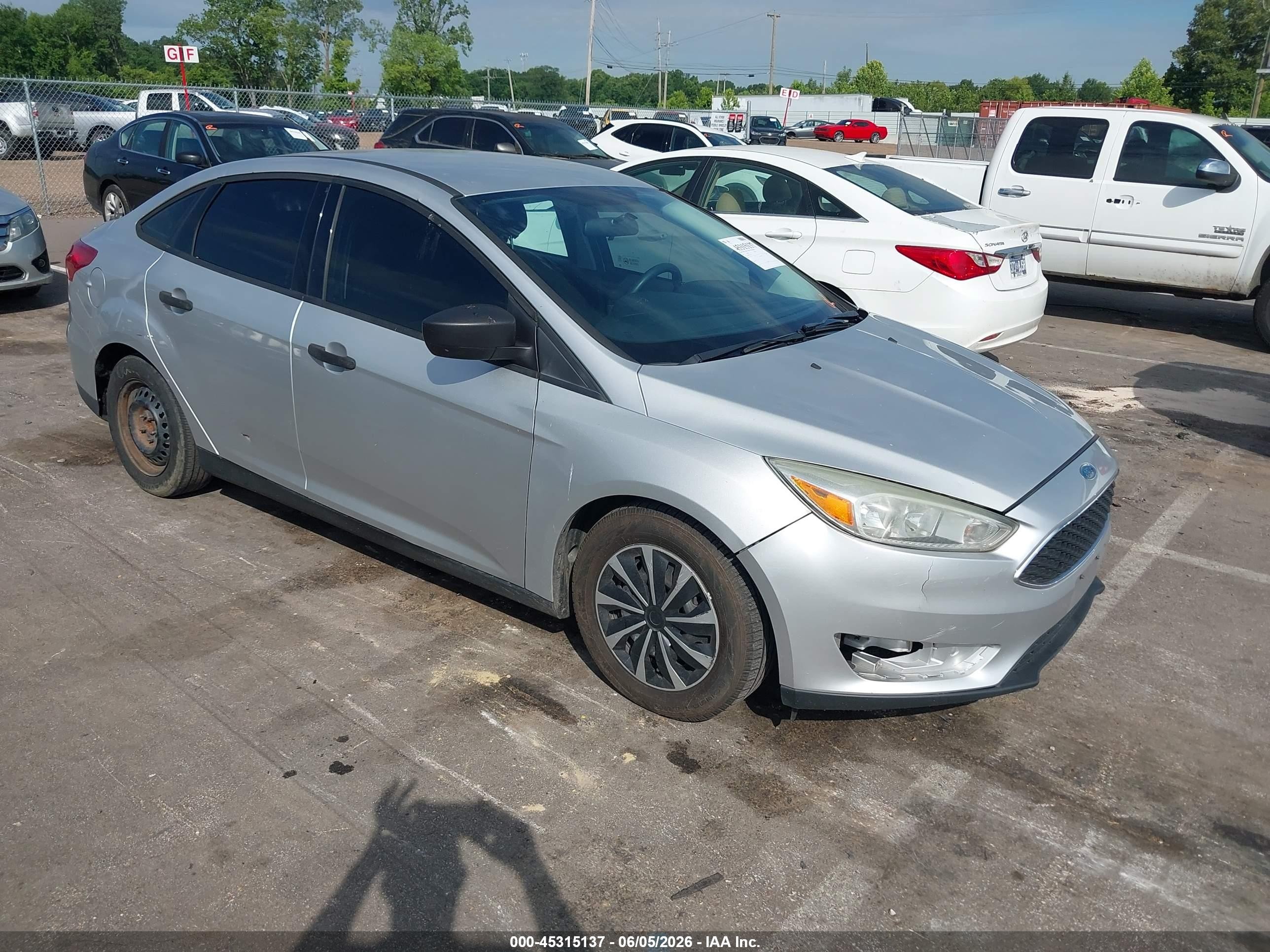 2015 Ford Focus S, VIN 1FADP3E29FL219707 — Auction photo 1 of 5