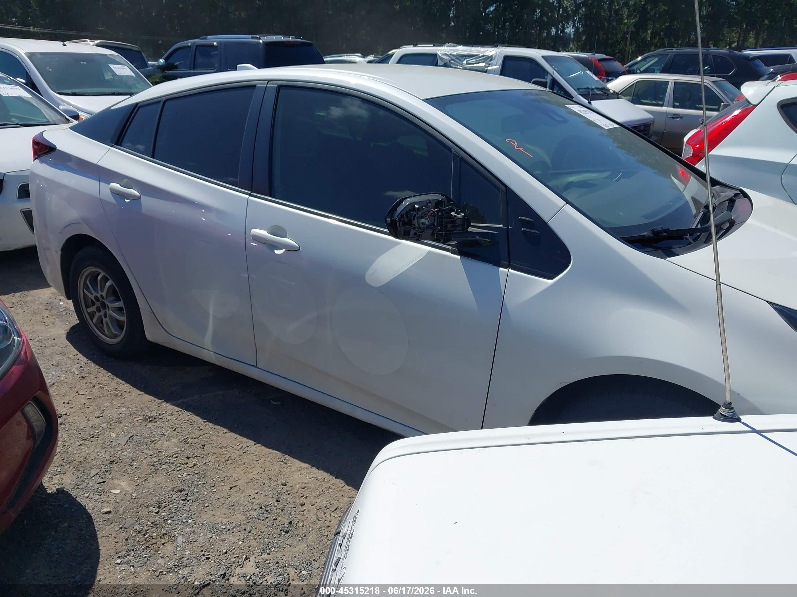 2020 Toyota Prius XLE, VIN JTDKARFUXL3113963 — Front end