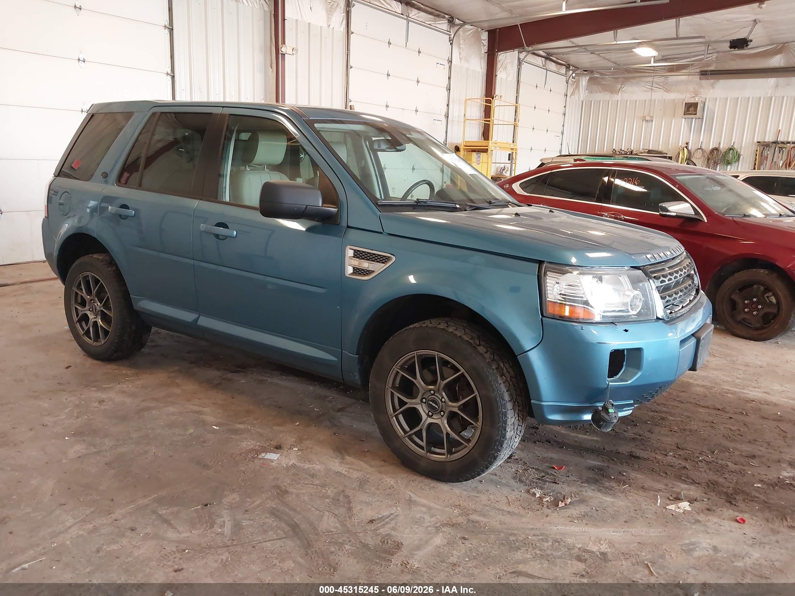 2014 Land Rover LR2, VIN SALFR2BG3EH408175 — Front end